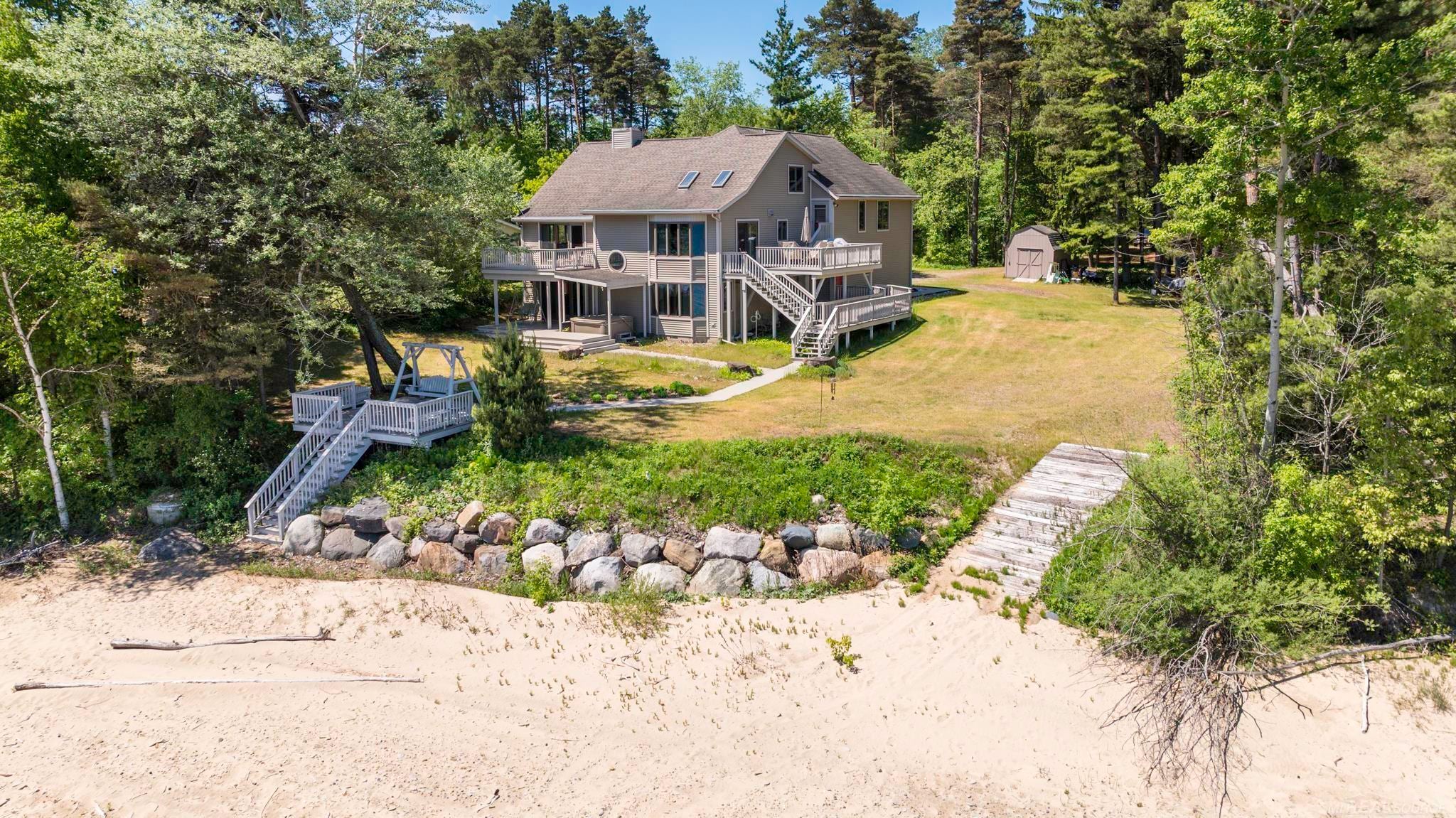 3388 N Lakeshore Road — photo