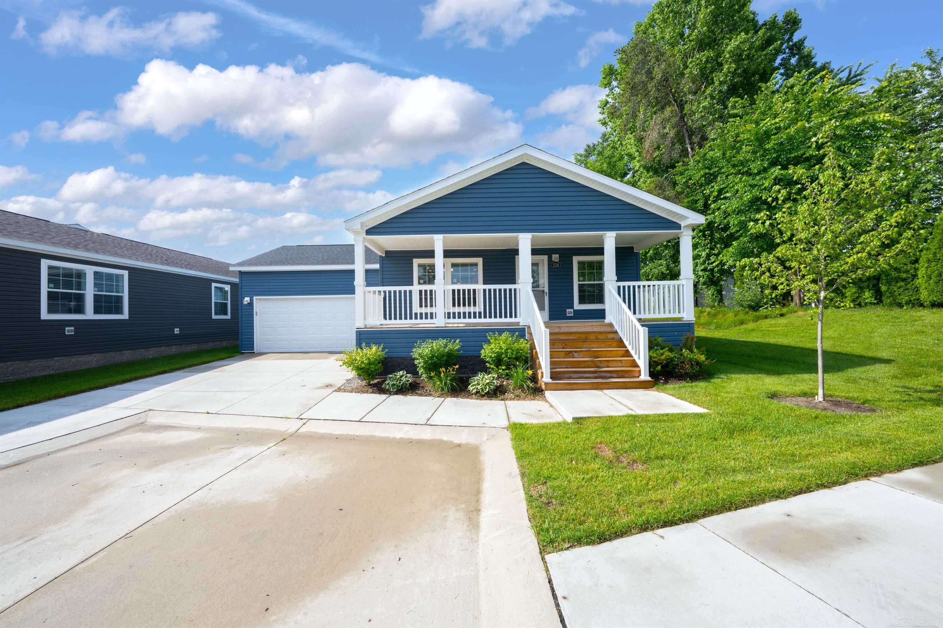 2756 Naples Court — photo