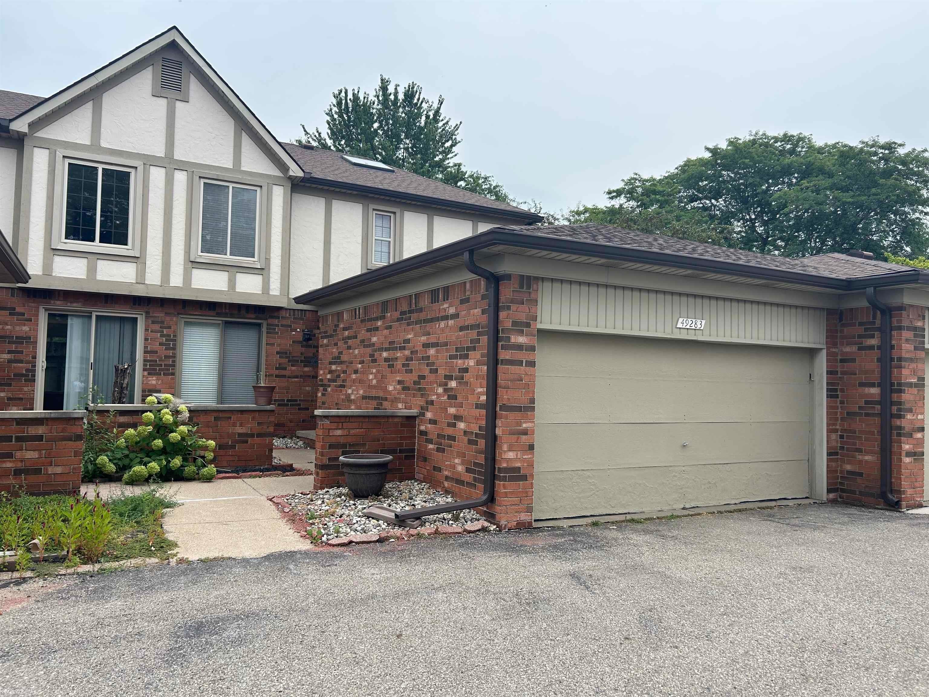 49283 Ashley Court — photo
