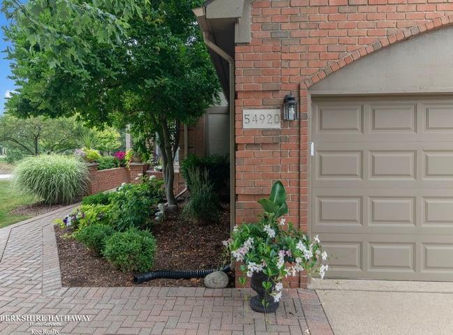 54920 Hennington Court — photo