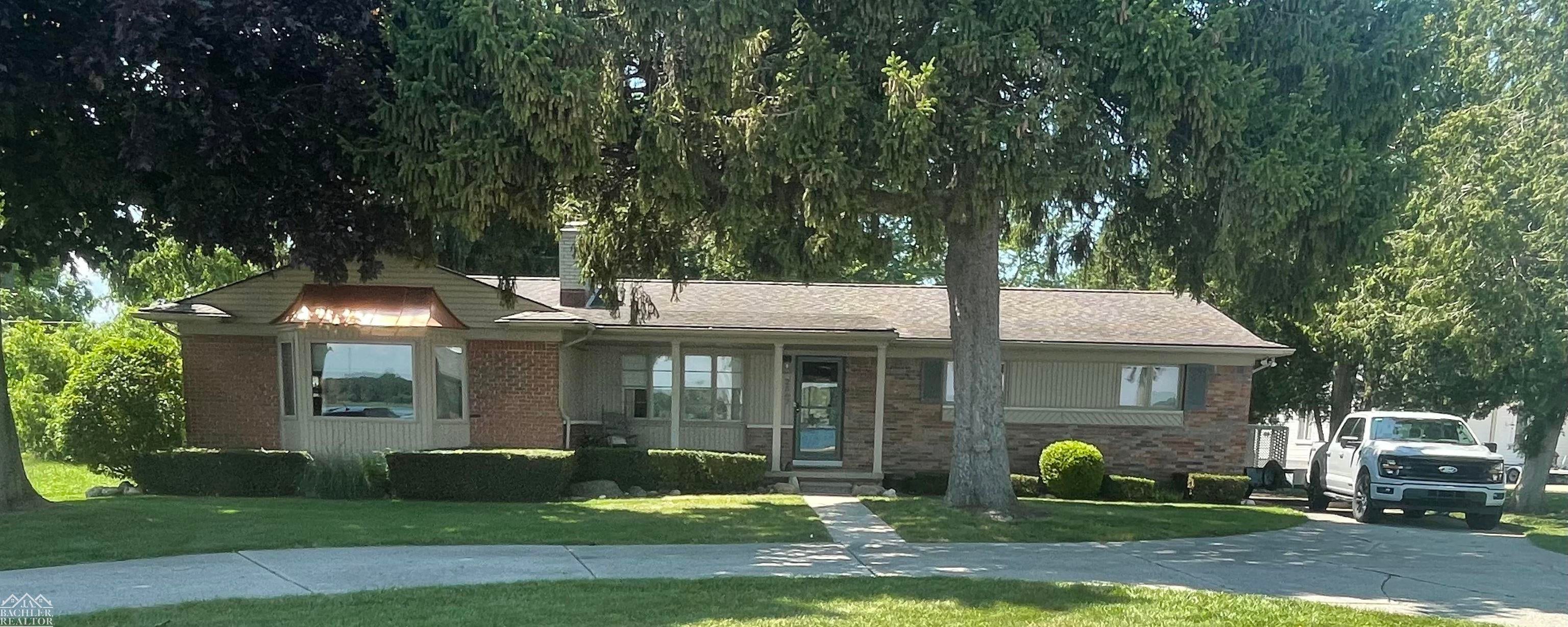 2567 St. Clair River Drive — photo