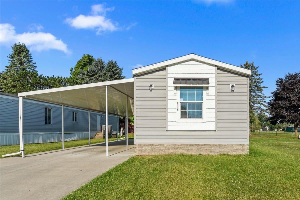 7118 W Mapleview Circle — photo