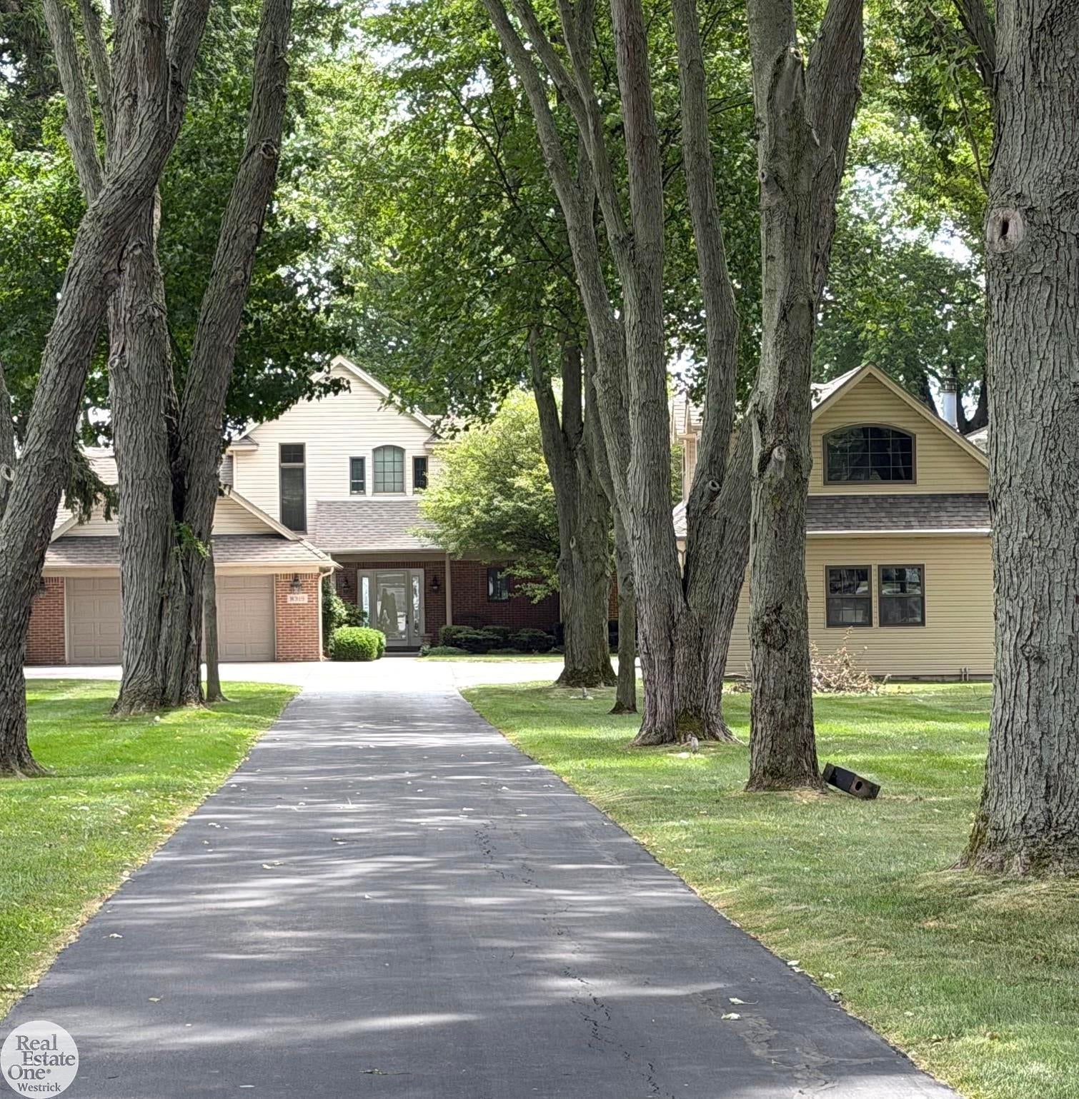 8319 River Road — photo