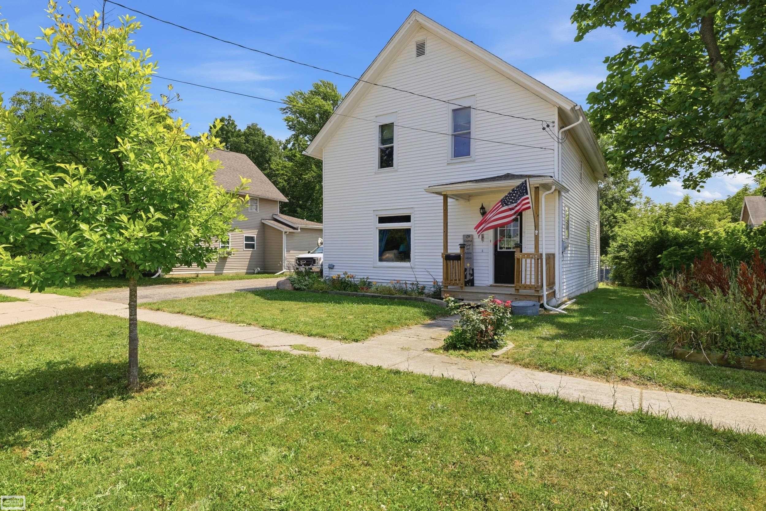 329 W Young Street — photo