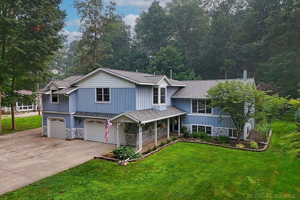 1571 Waukazoo Drive — photo