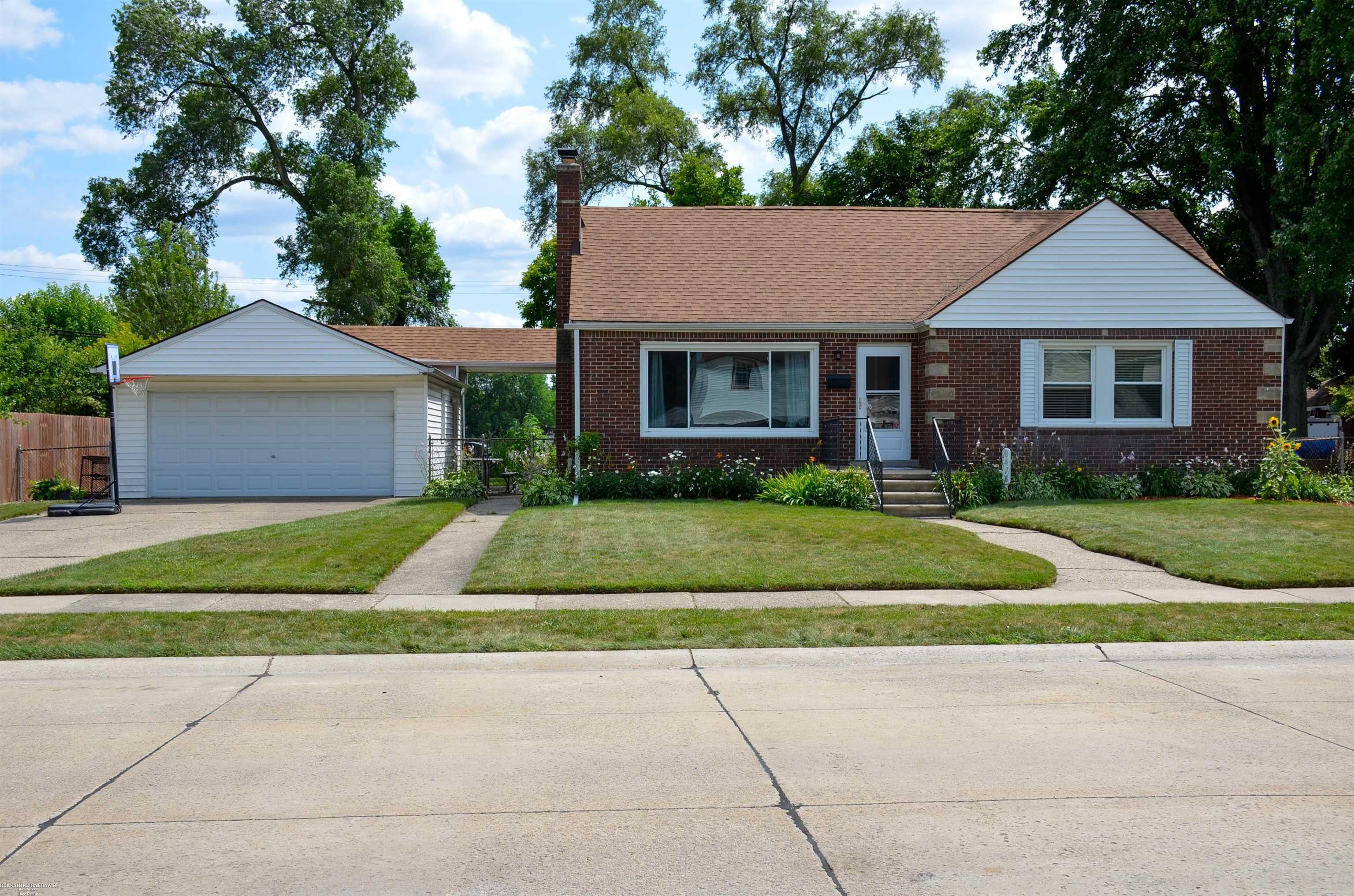8474 Harding Street — photo