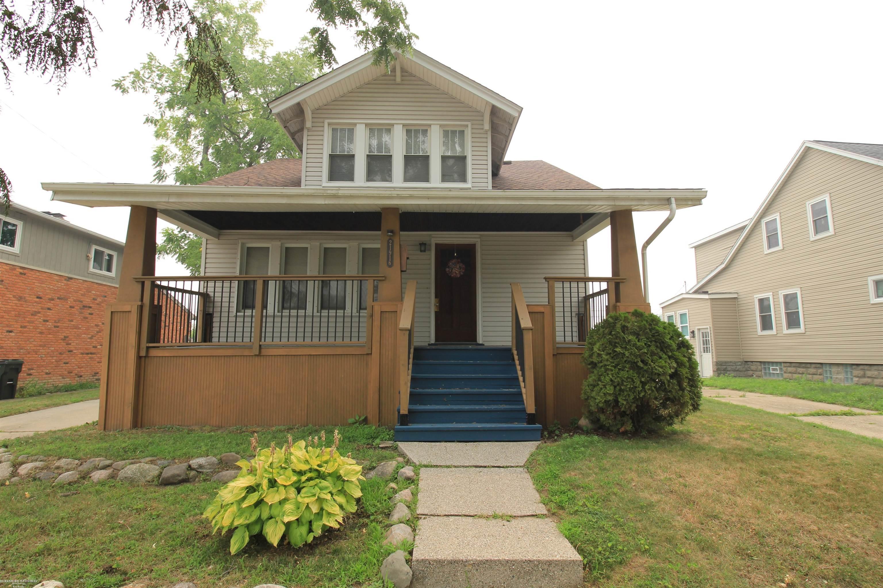 21916 Lakeview Street — photo