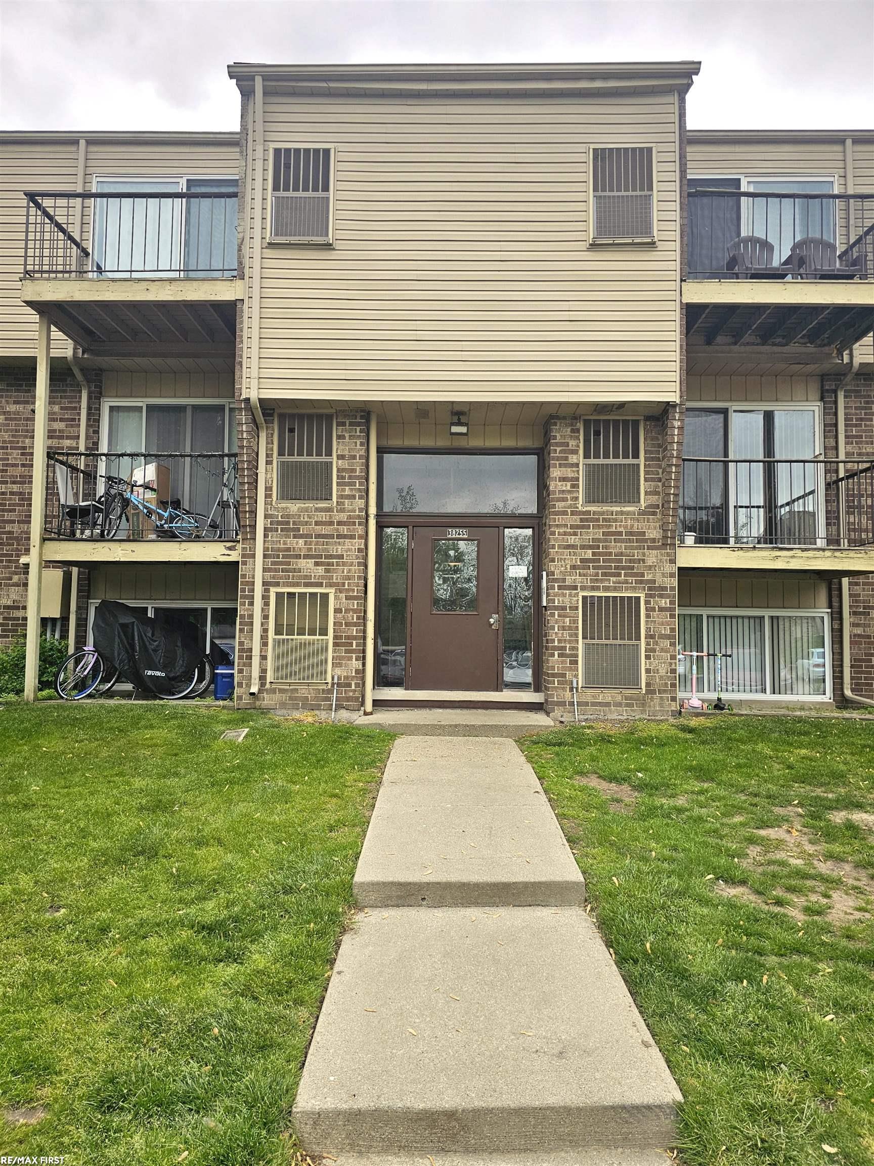 38255 Fairway Court — photo