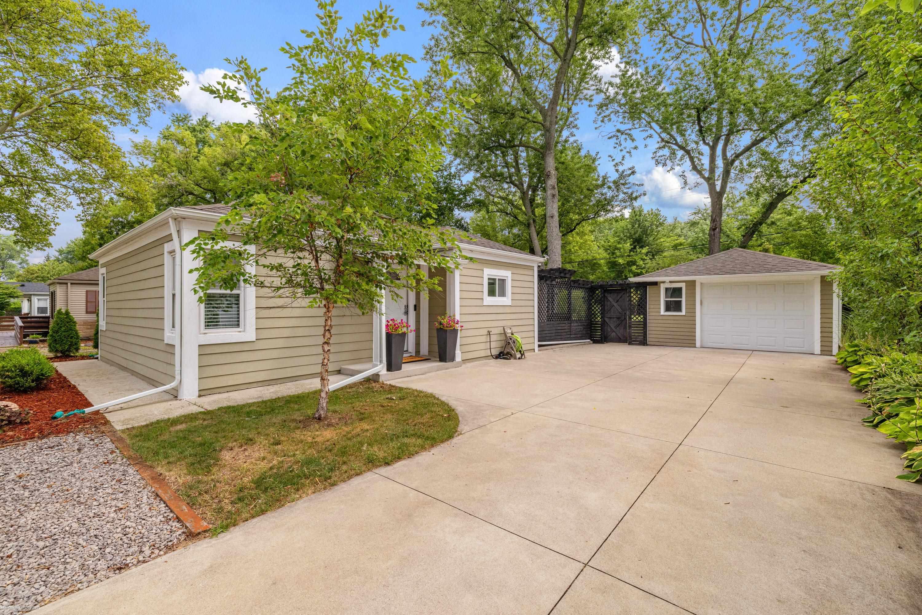 3239 Crooks Road, Rochester Hills, MI 48309