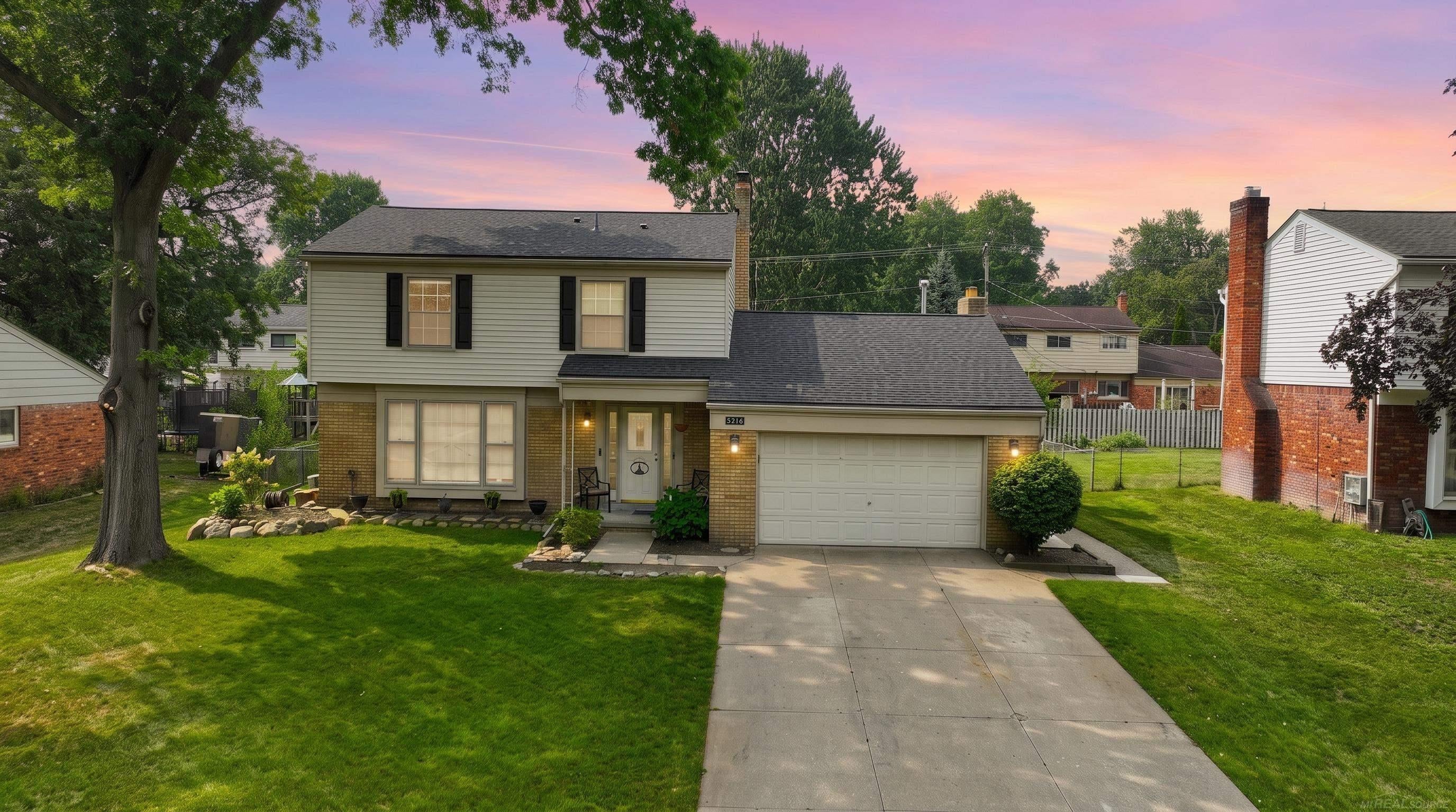 8916 Tamarack Drive — photo