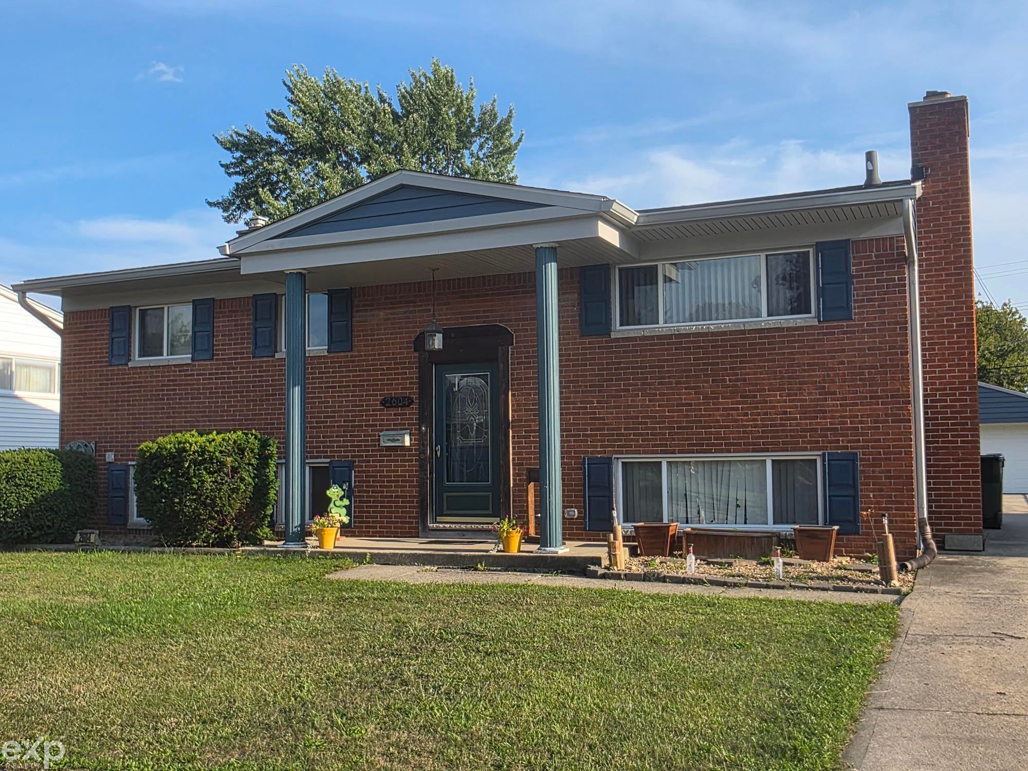 2604 Serra Drive — photo