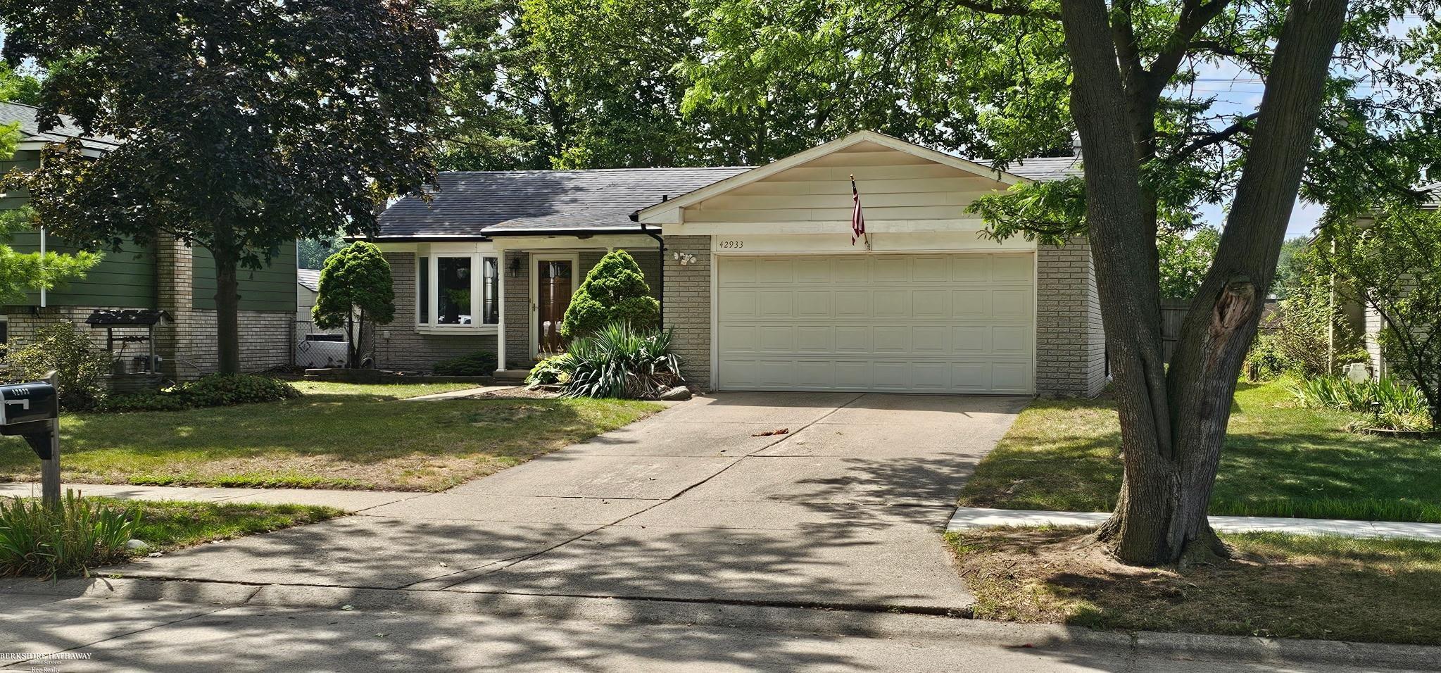 42933 Buckingham Drive — photo