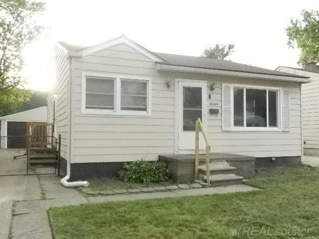 22485 Hillock Avenue — photo