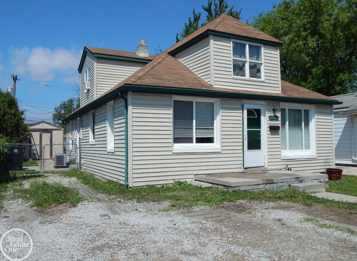 25143 Lawn Street — photo
