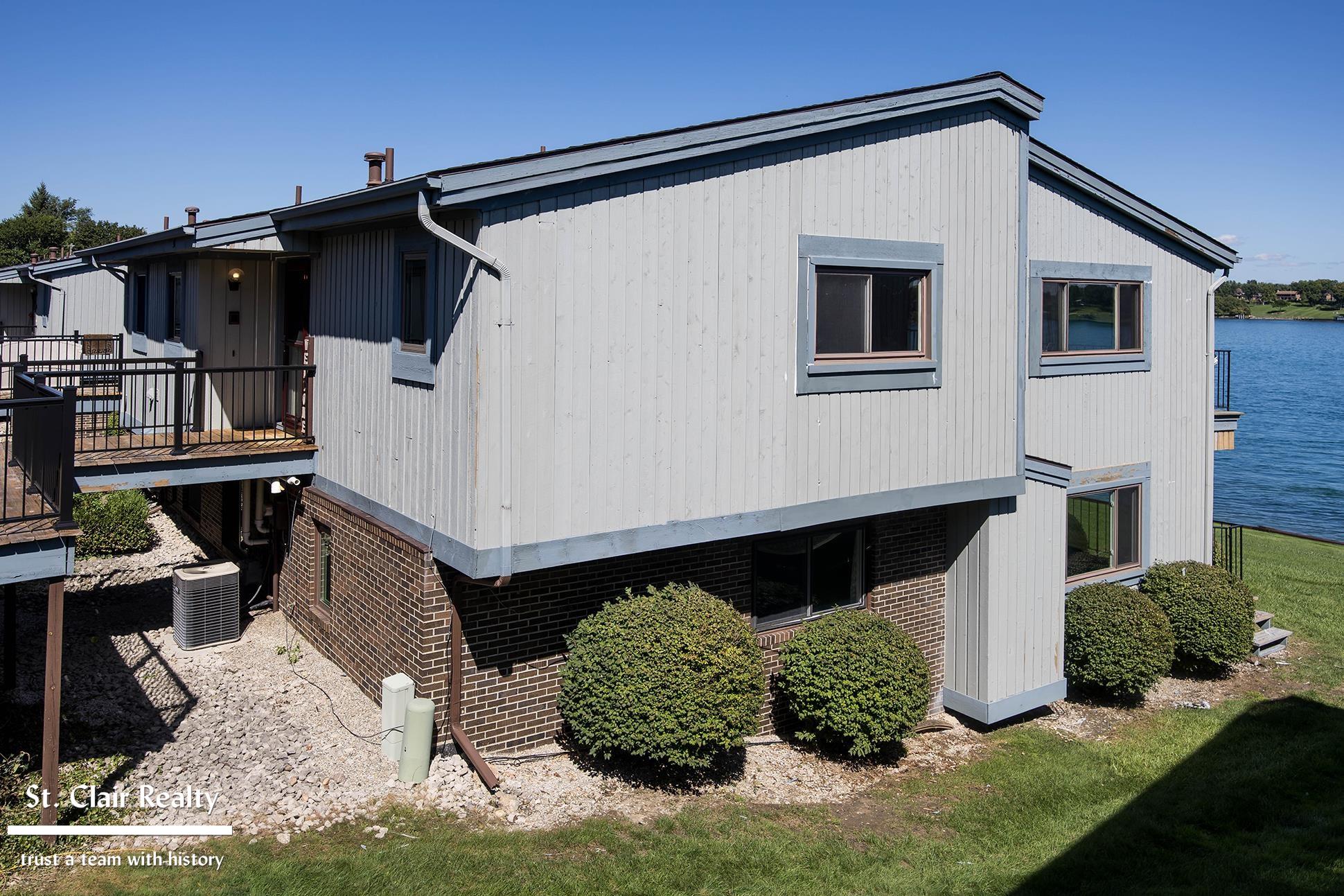 1715 N River Rd — photo