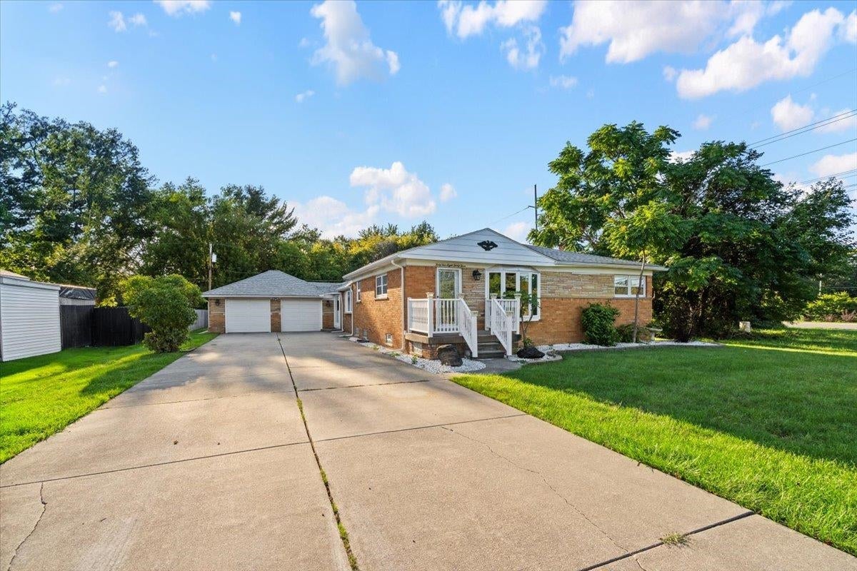 44833 Maddelein Street — photo