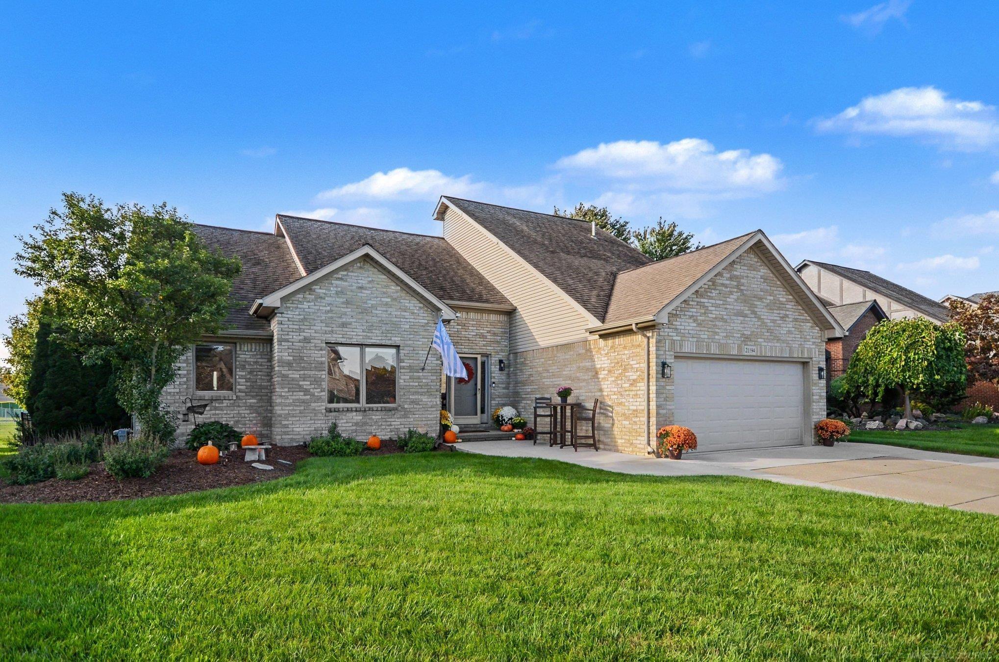 21194 Fairfield Dr — photo