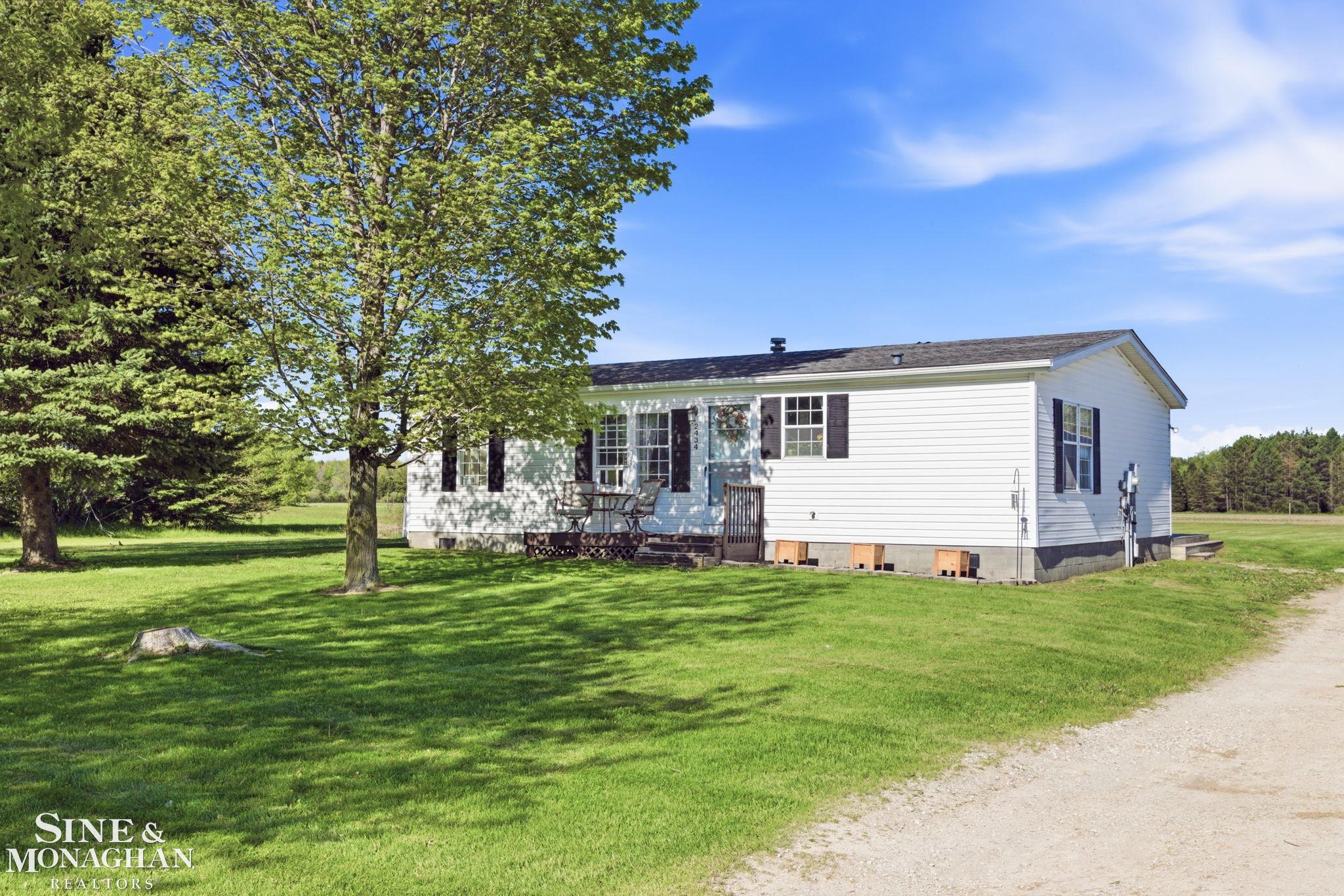 2434 Stapleton Road, Wales, MI 48027
