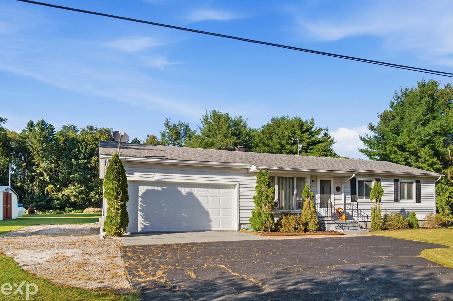 6215 Deckerville Rd — photo