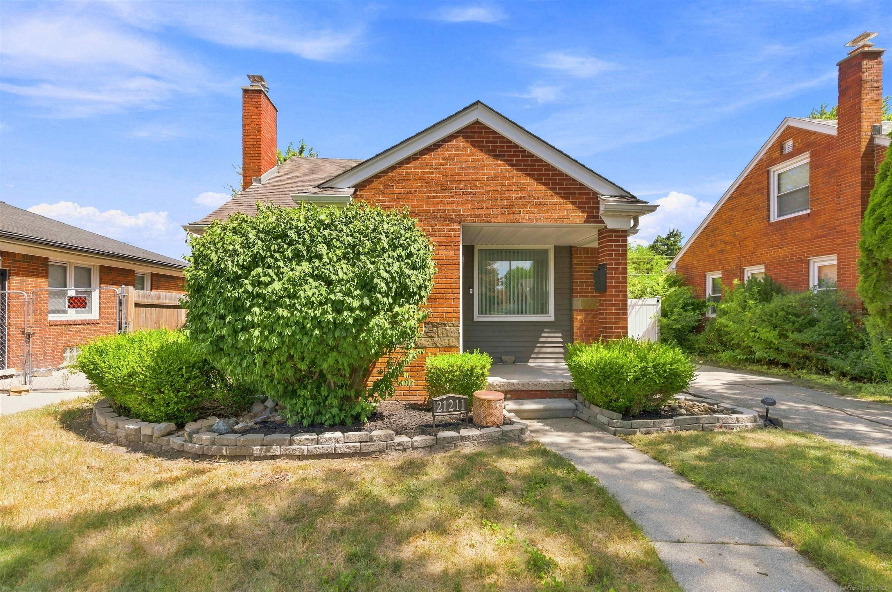 21211 Newcastle Rd — photo