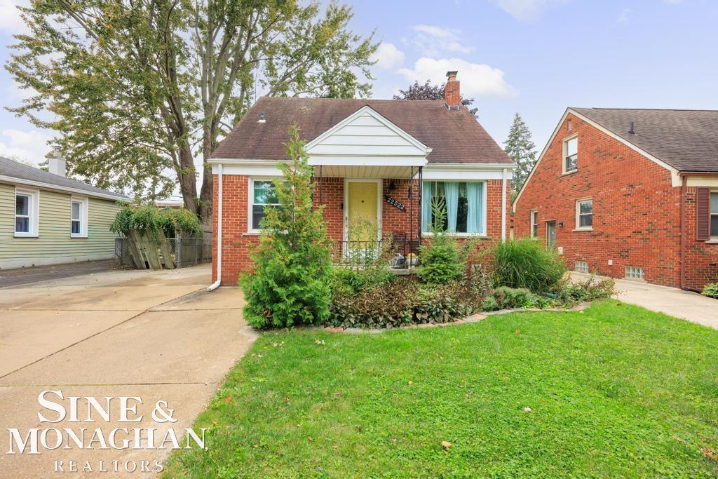22522 Harper Lake Ave St — photo