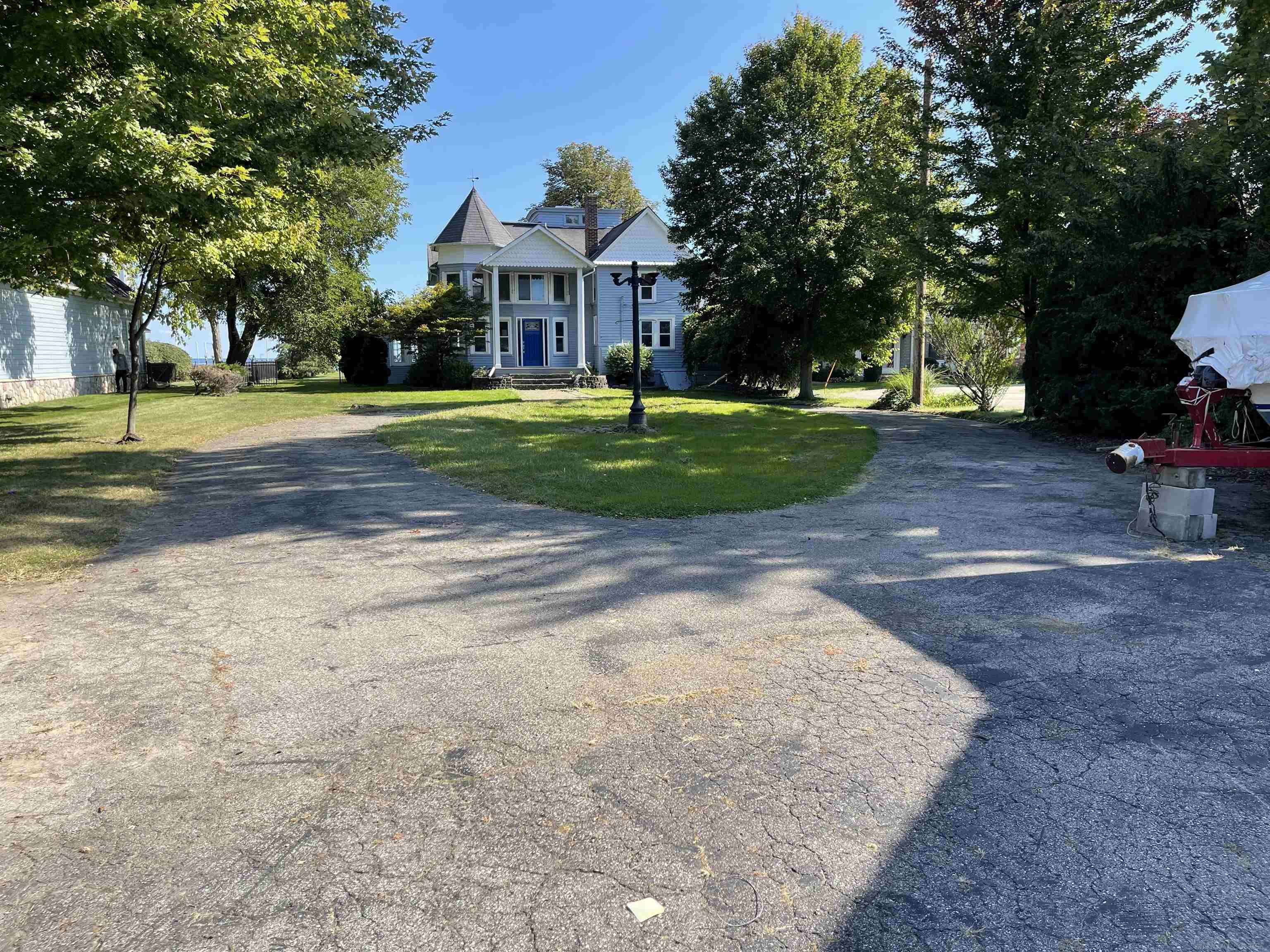 33518 Jefferson Ave — photo