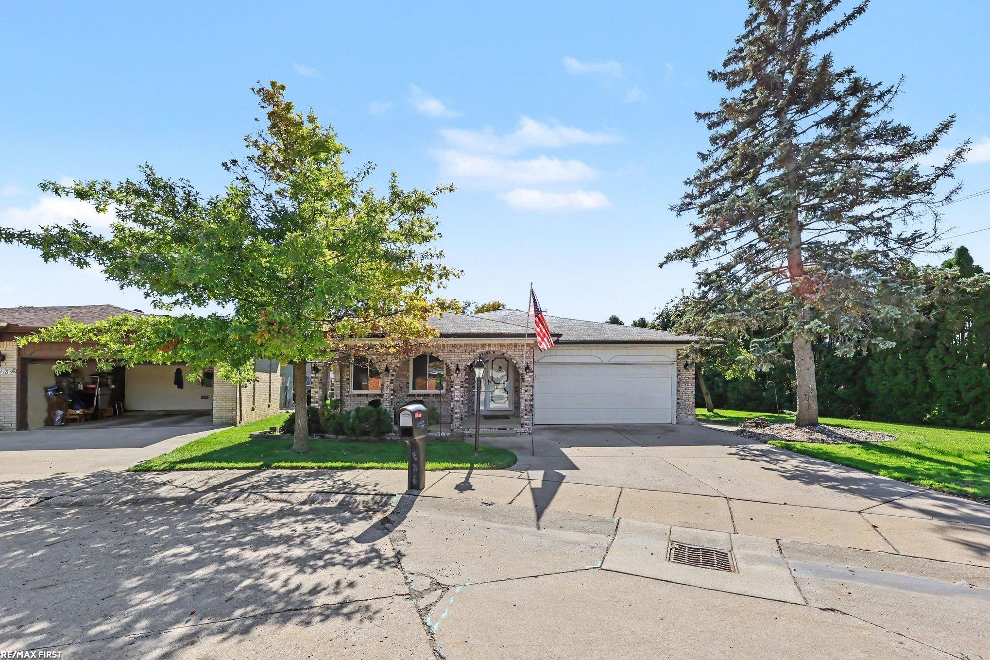 16306 E Hill Drive, Macomb, MI 48044