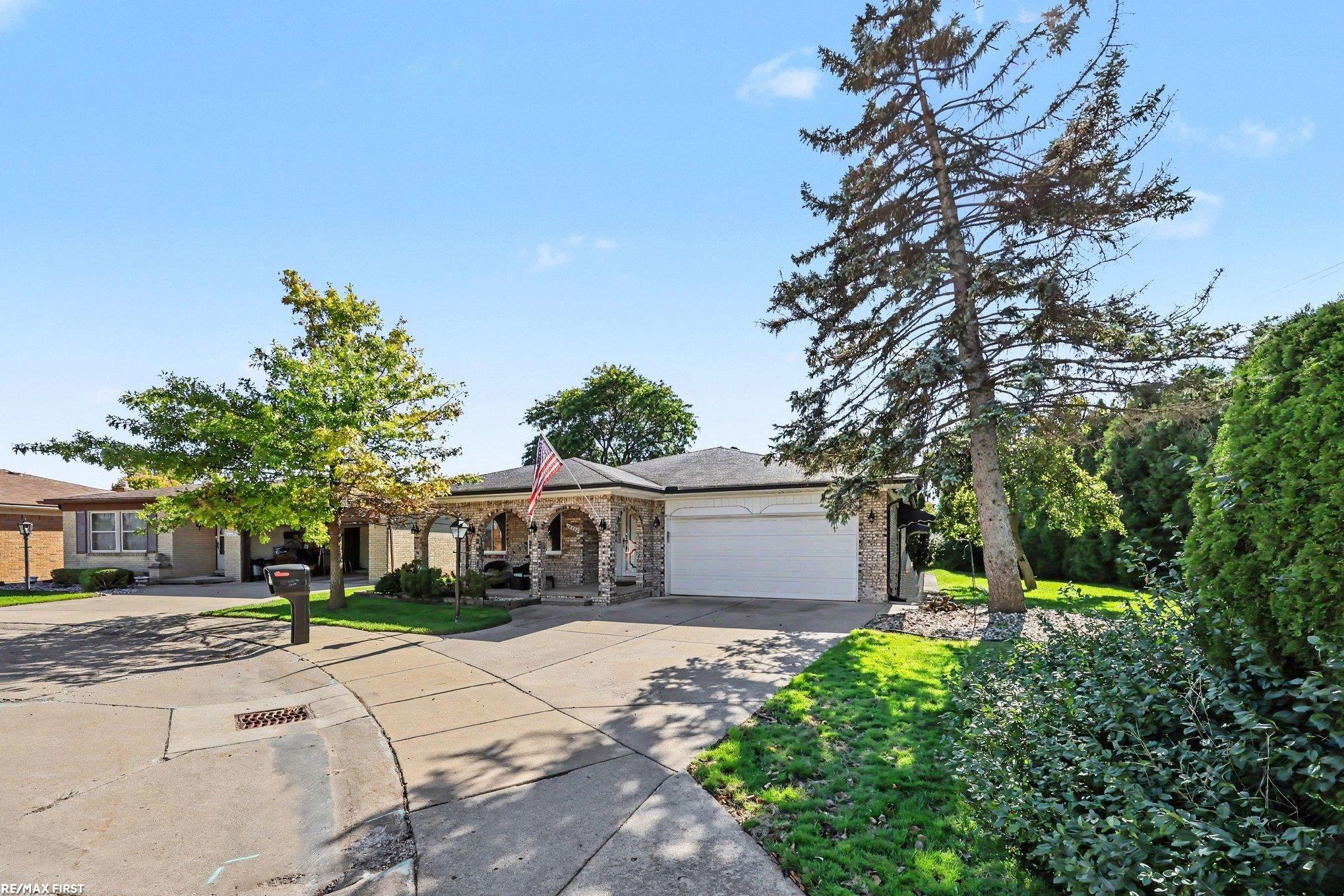 16306 E Hill Drive, Macomb, MI 48044 — photo 2