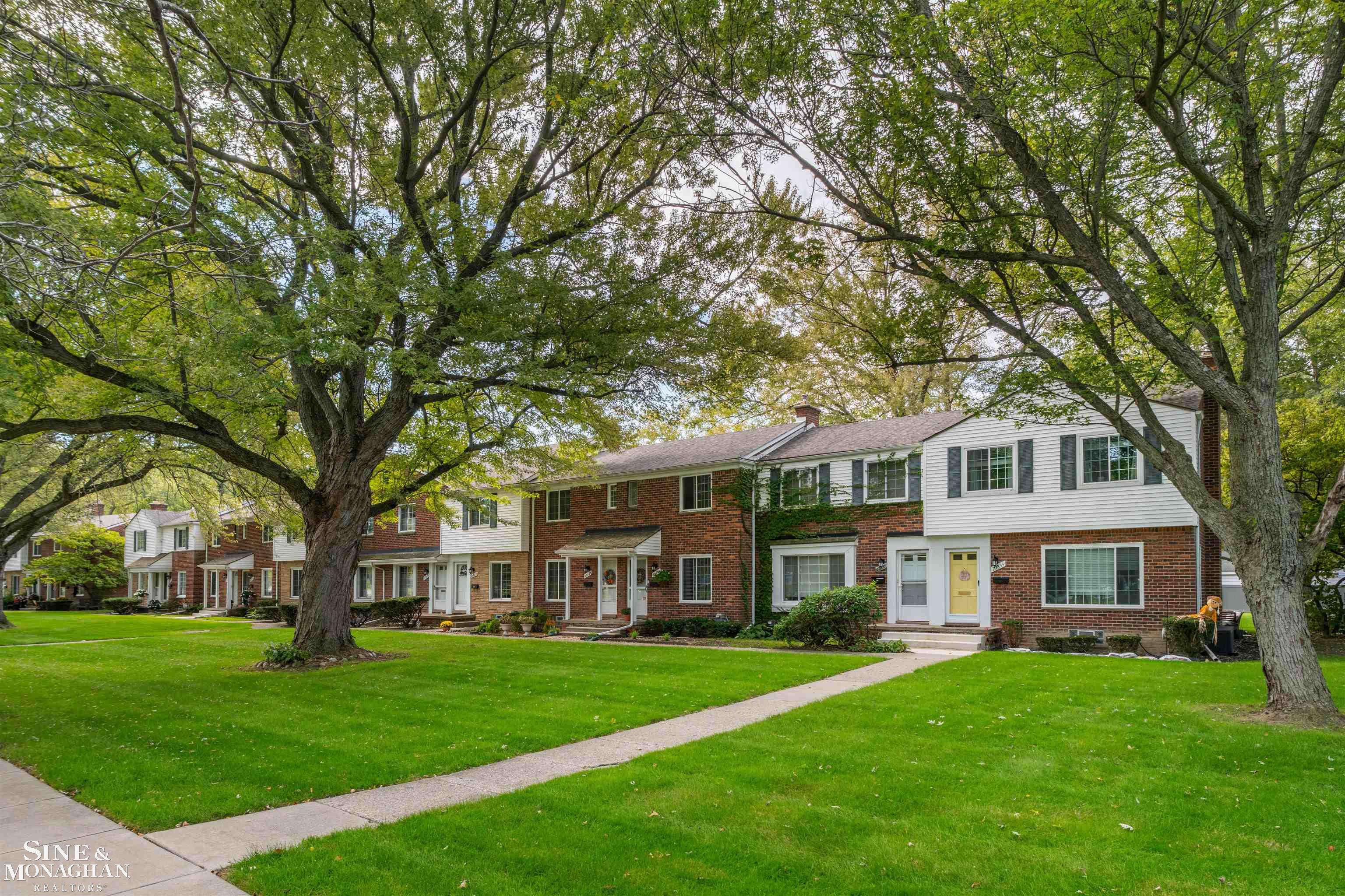 22829 Lakeshore — photo