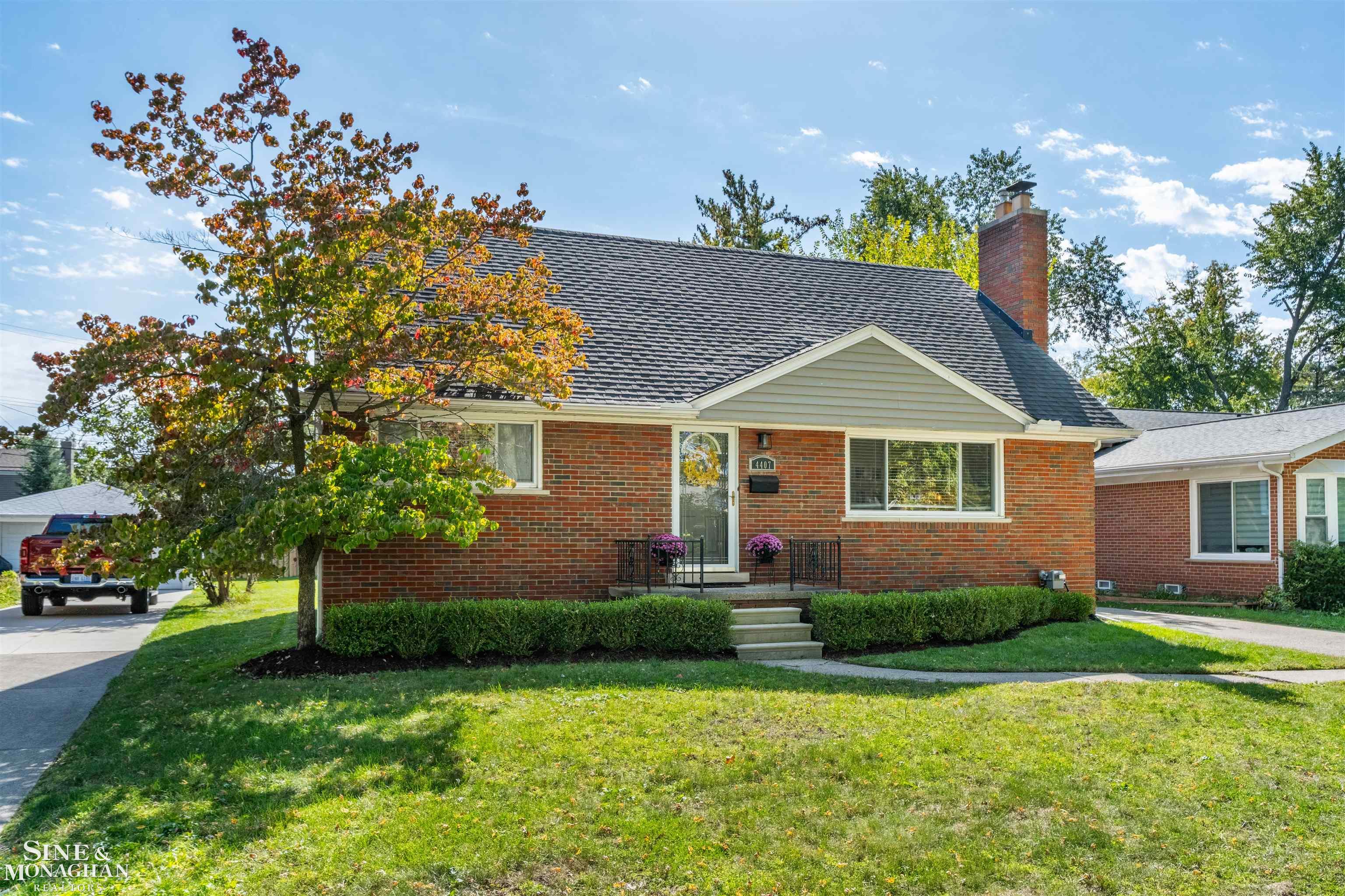 4407 Auburn Dr — photo