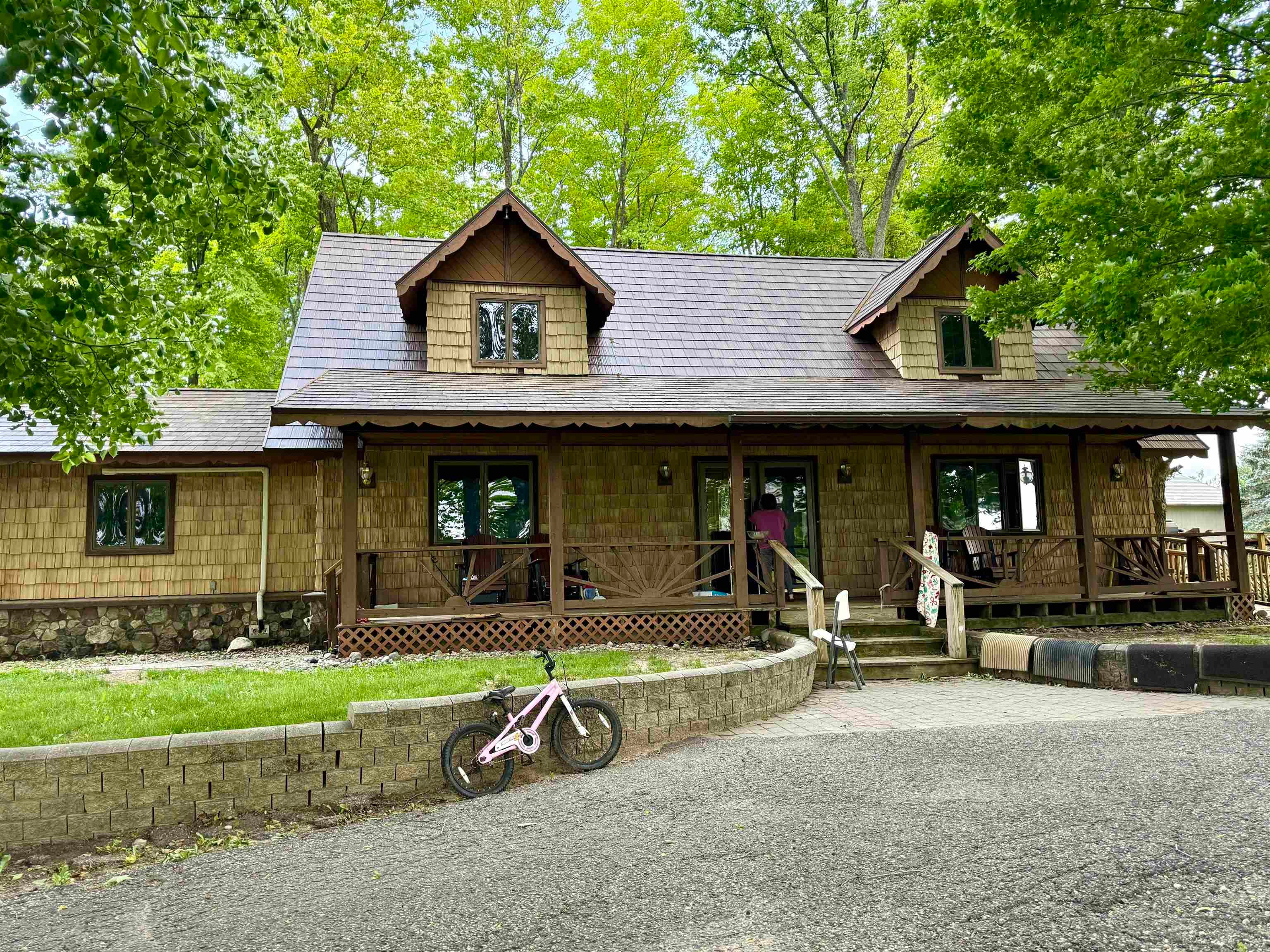 670 E Rose City Road — photo