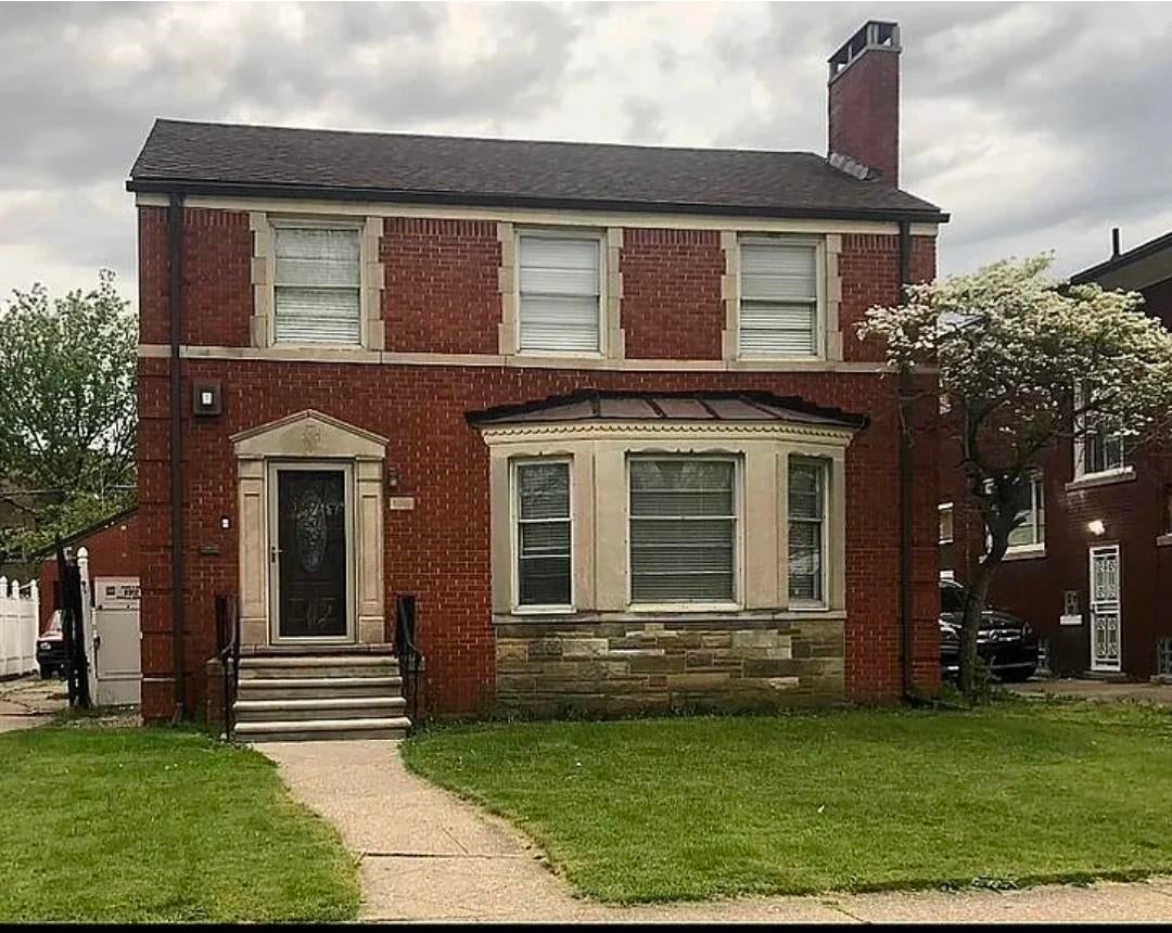 8312 E Outer Drive — photo