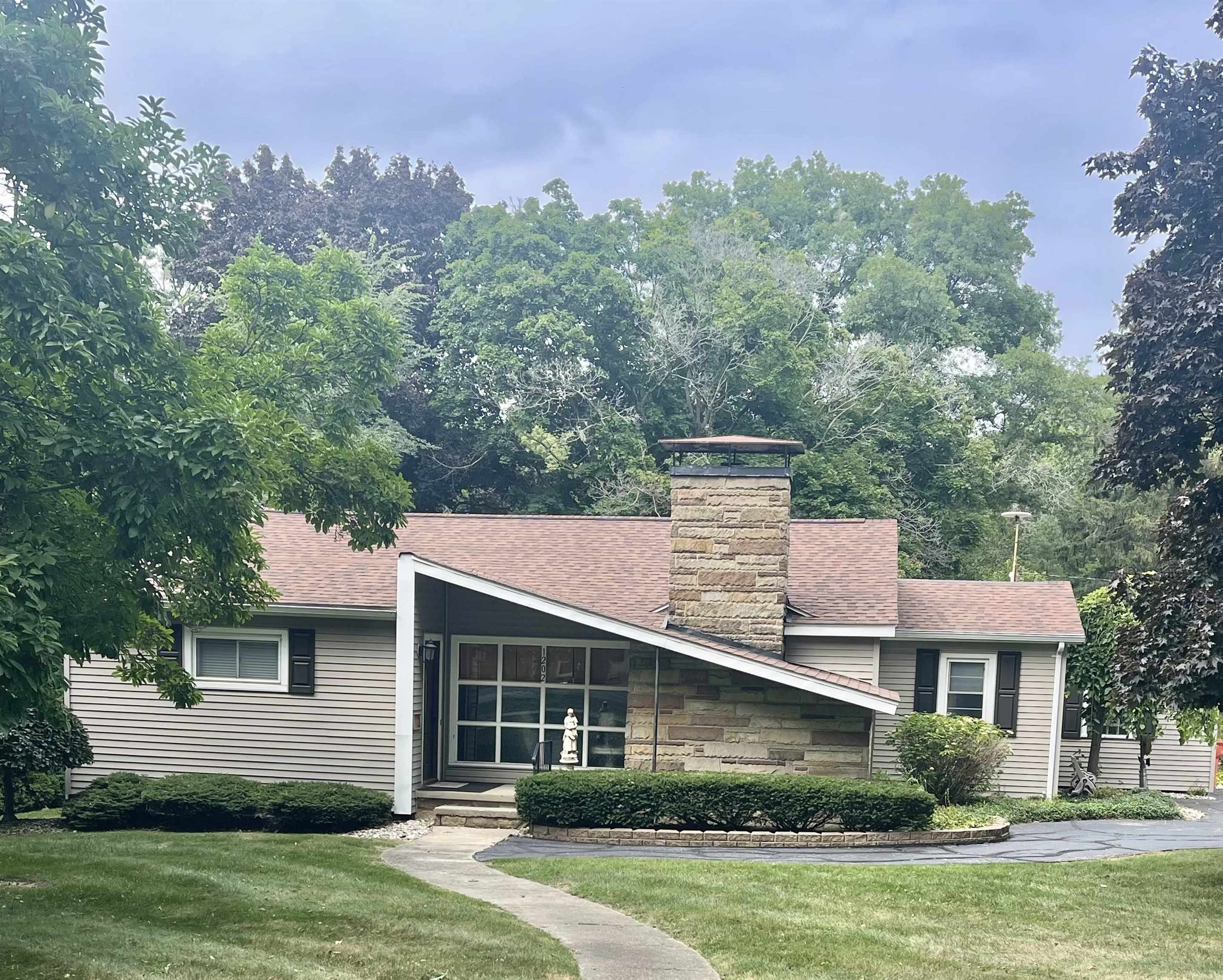 1202 W Oliver Street — photo