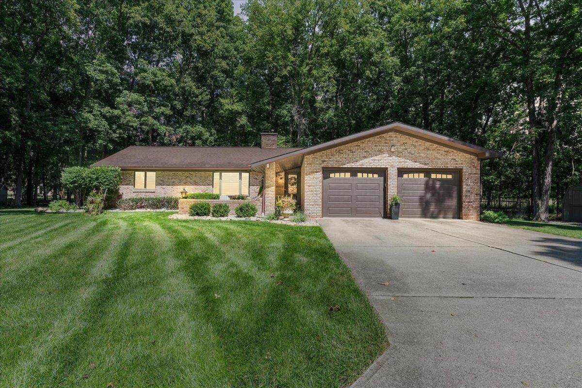 1945 Maplewood Court — photo