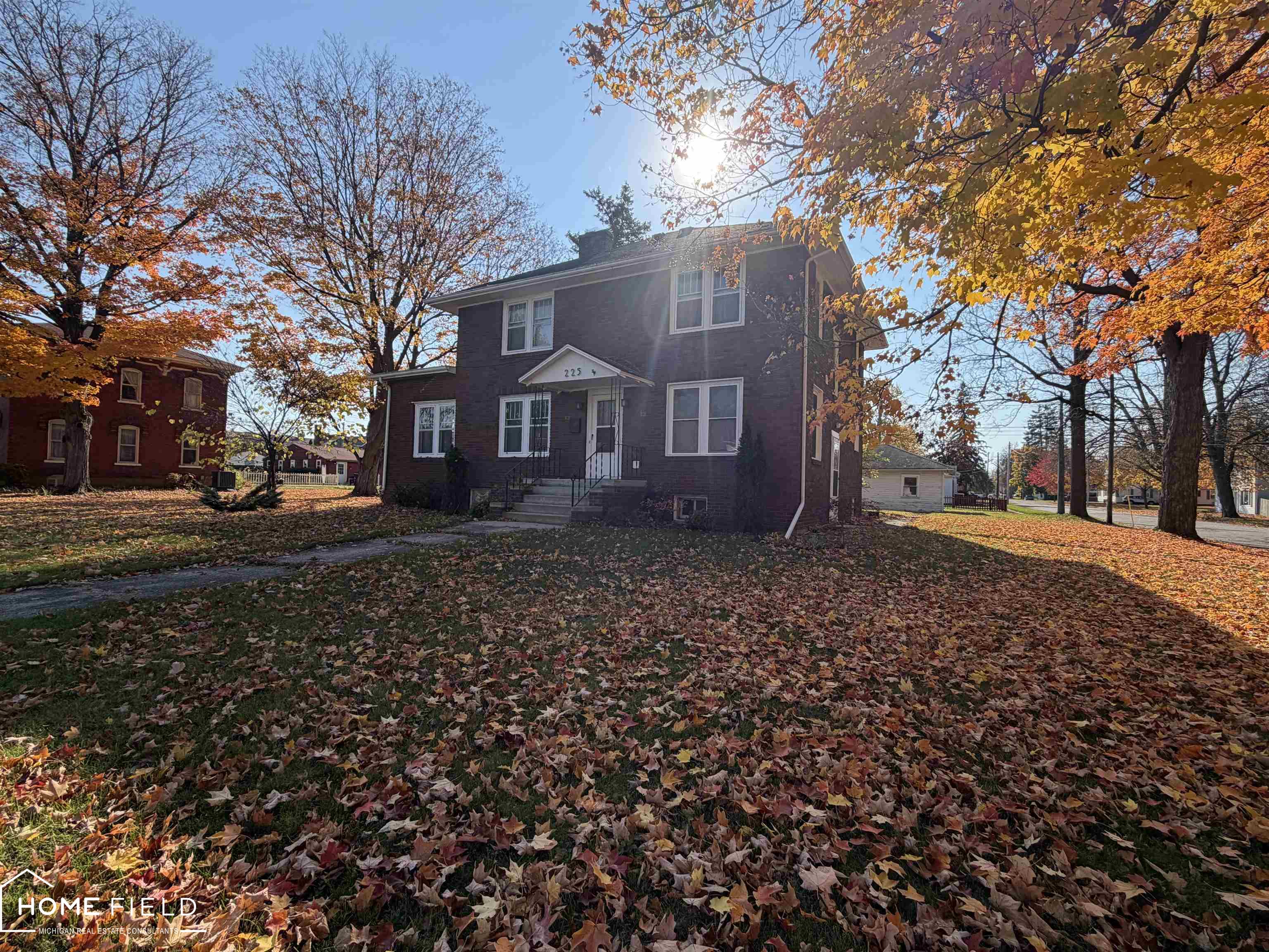 225 W Corunna Ave — photo