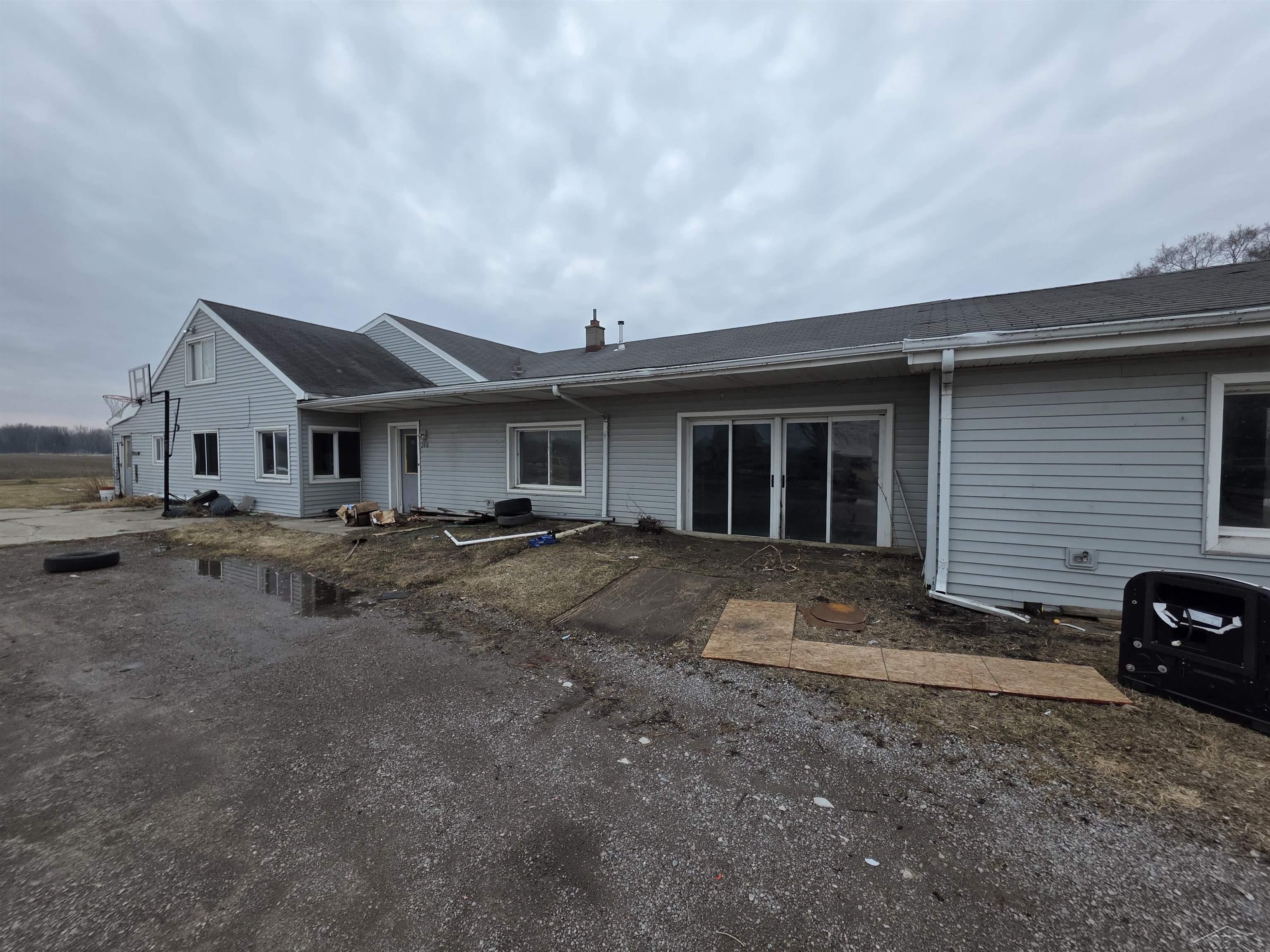 2418 Wetters Rd — photo