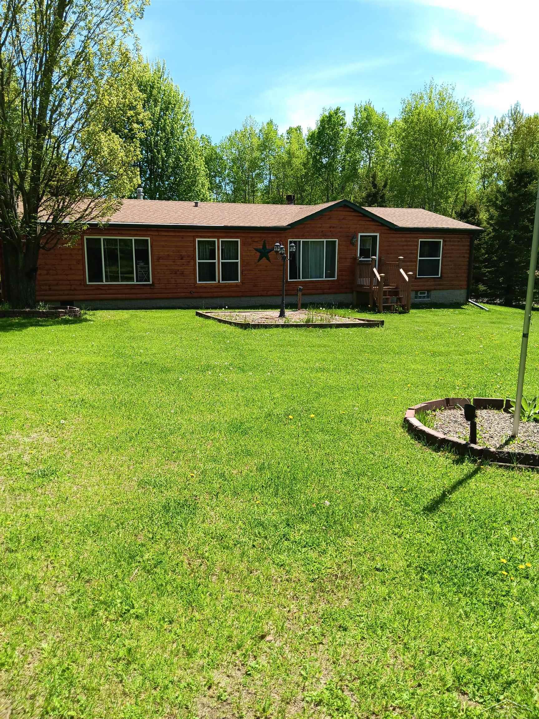 8 W County Rd 424 Road, Gaastra, MI 49927