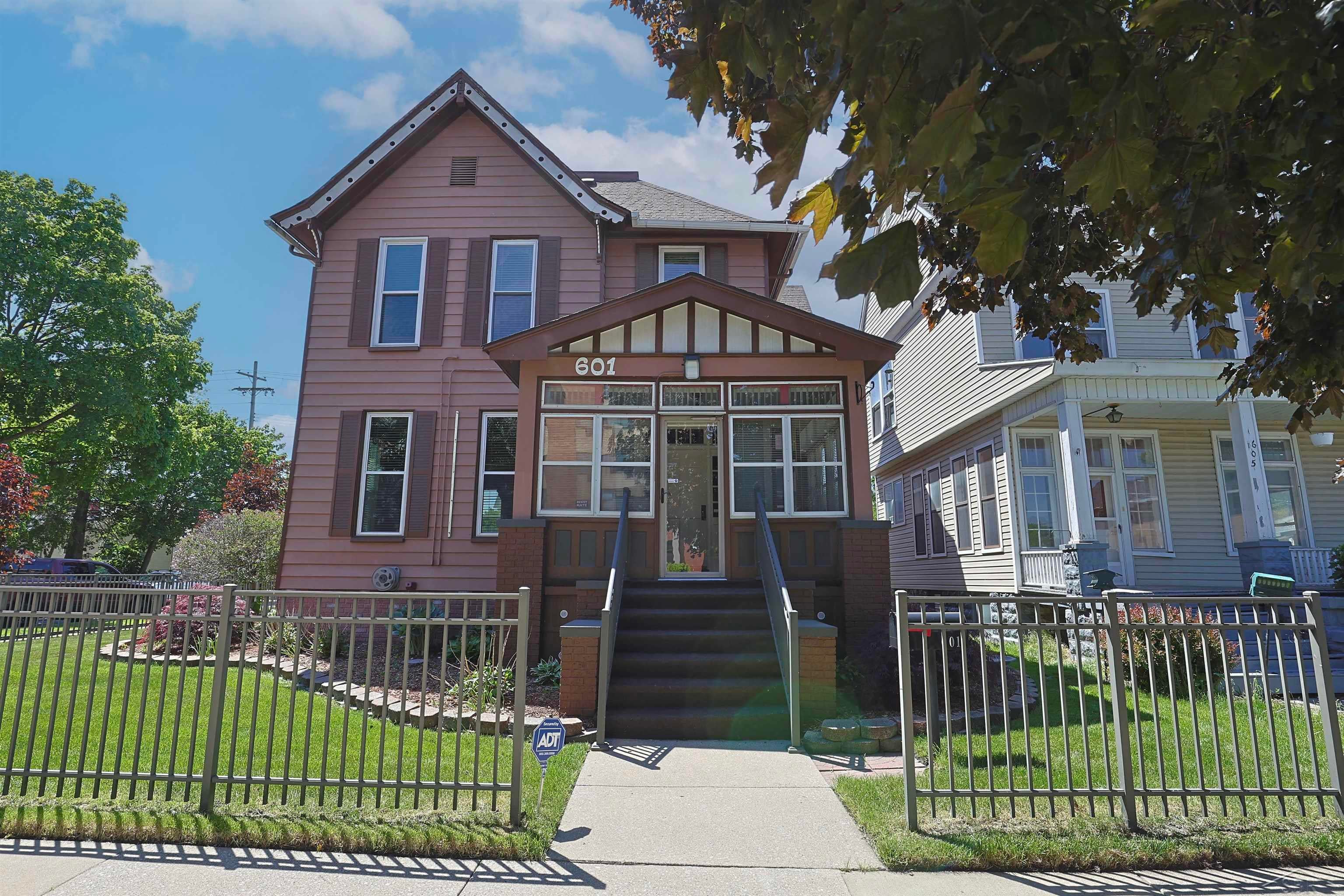 601 N Van Buren Street — photo