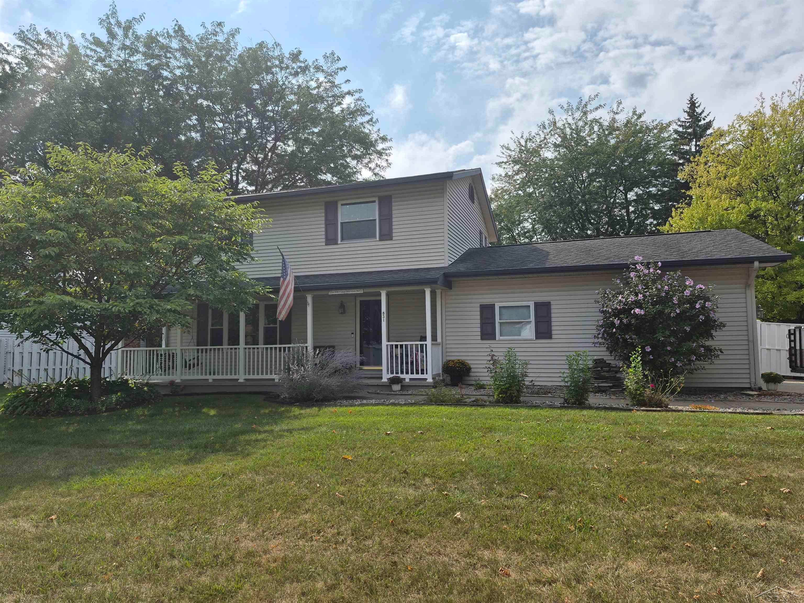 831 Mayflower Drive — photo