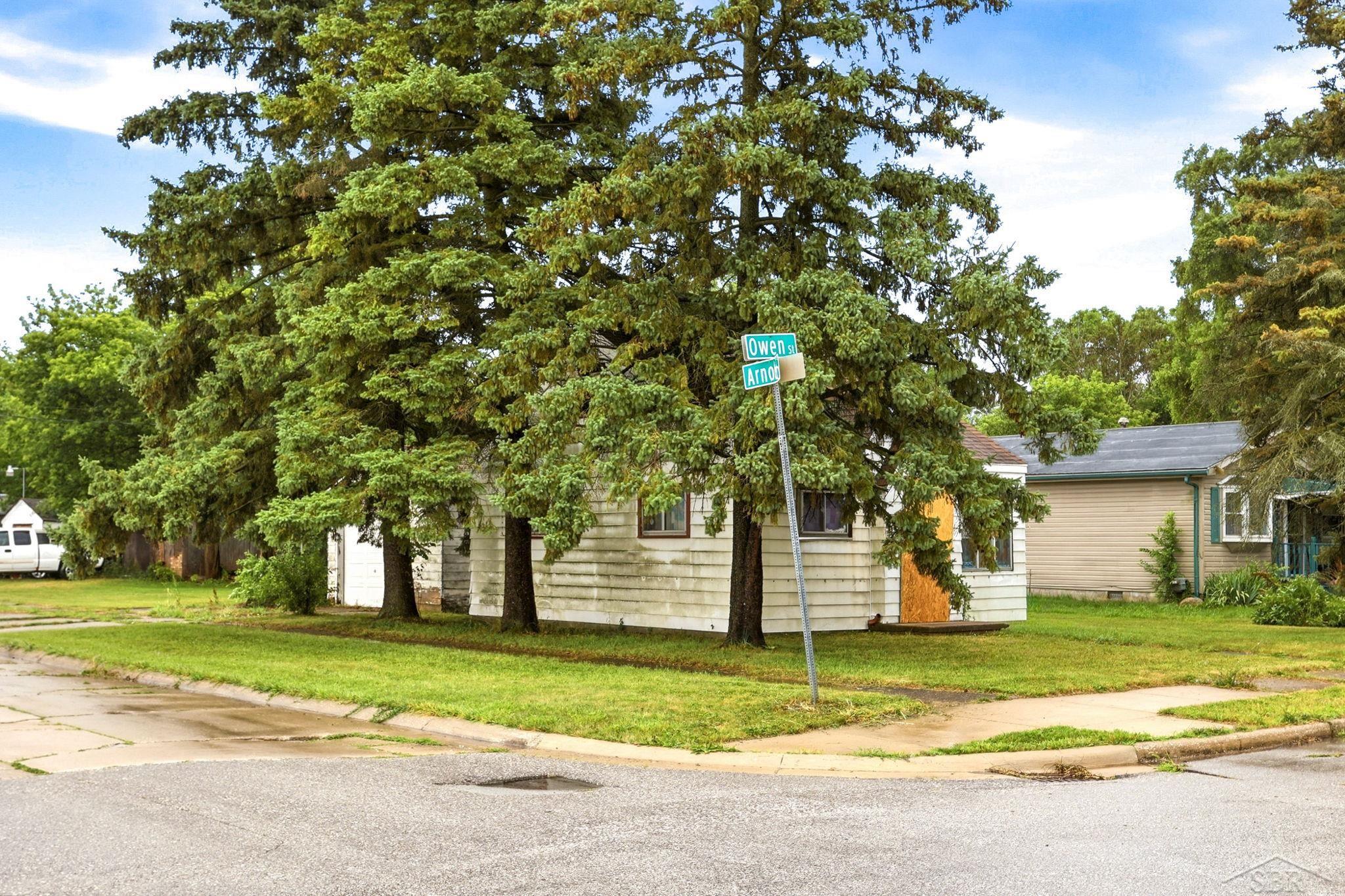 3102 Owen St — photo
