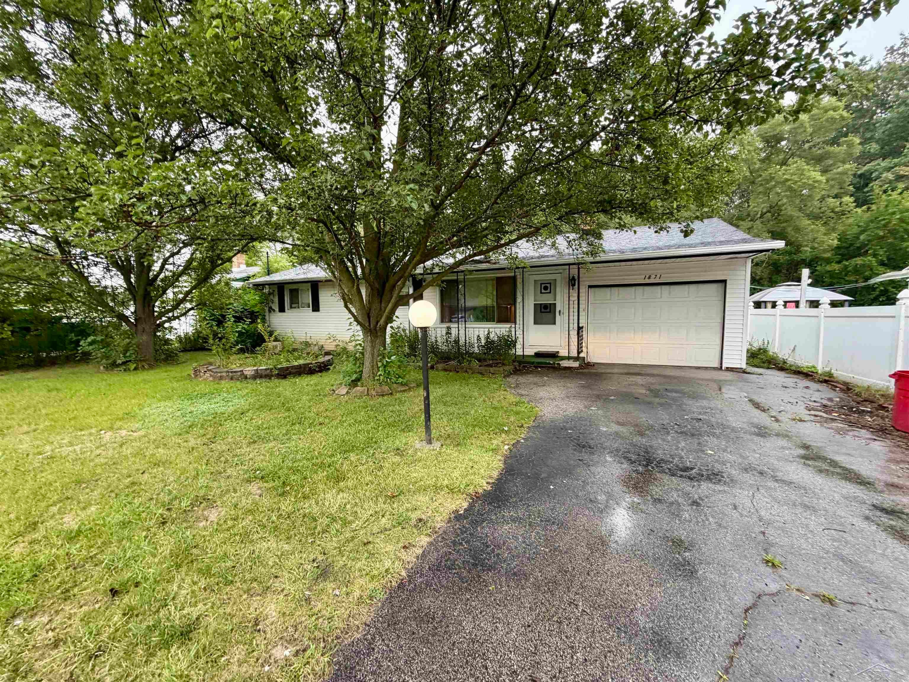 1871 Joy Road — photo