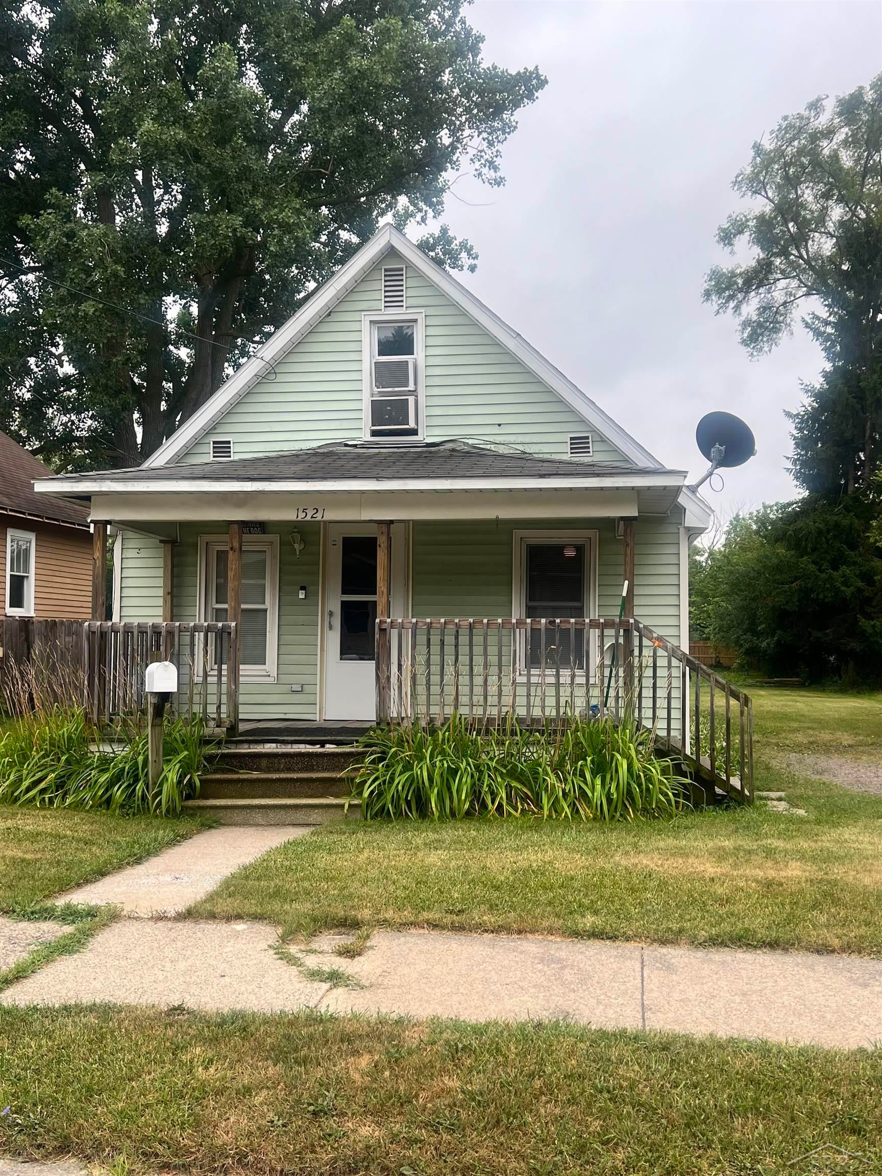 1521 Stanley Street — photo