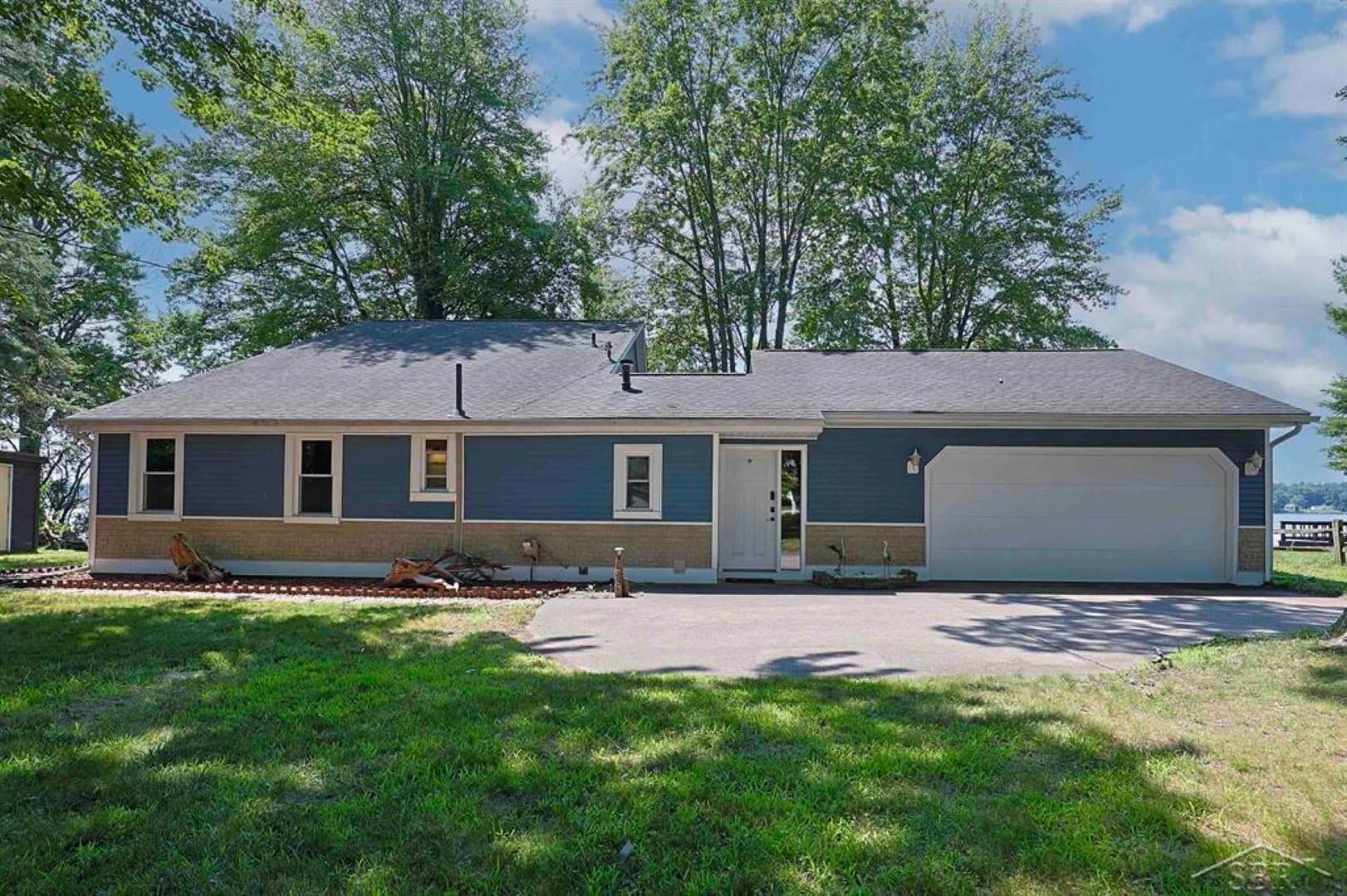 2669 N Lakeview Drive — photo