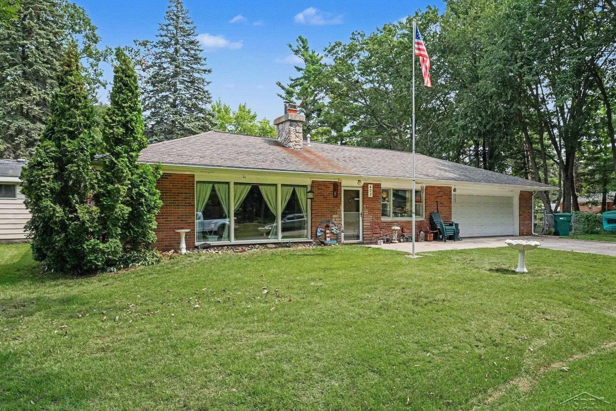 403 Apple Blossom Avenue — photo