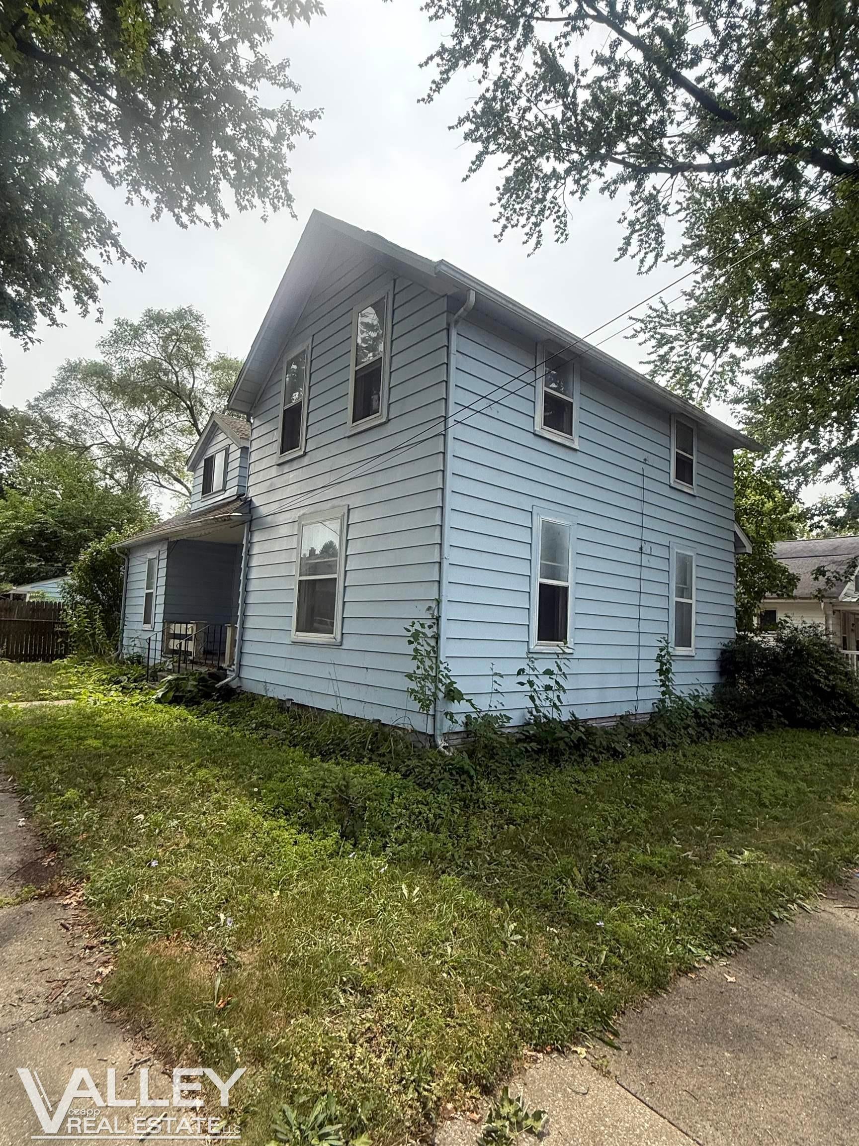 1221 Cass Street — photo
