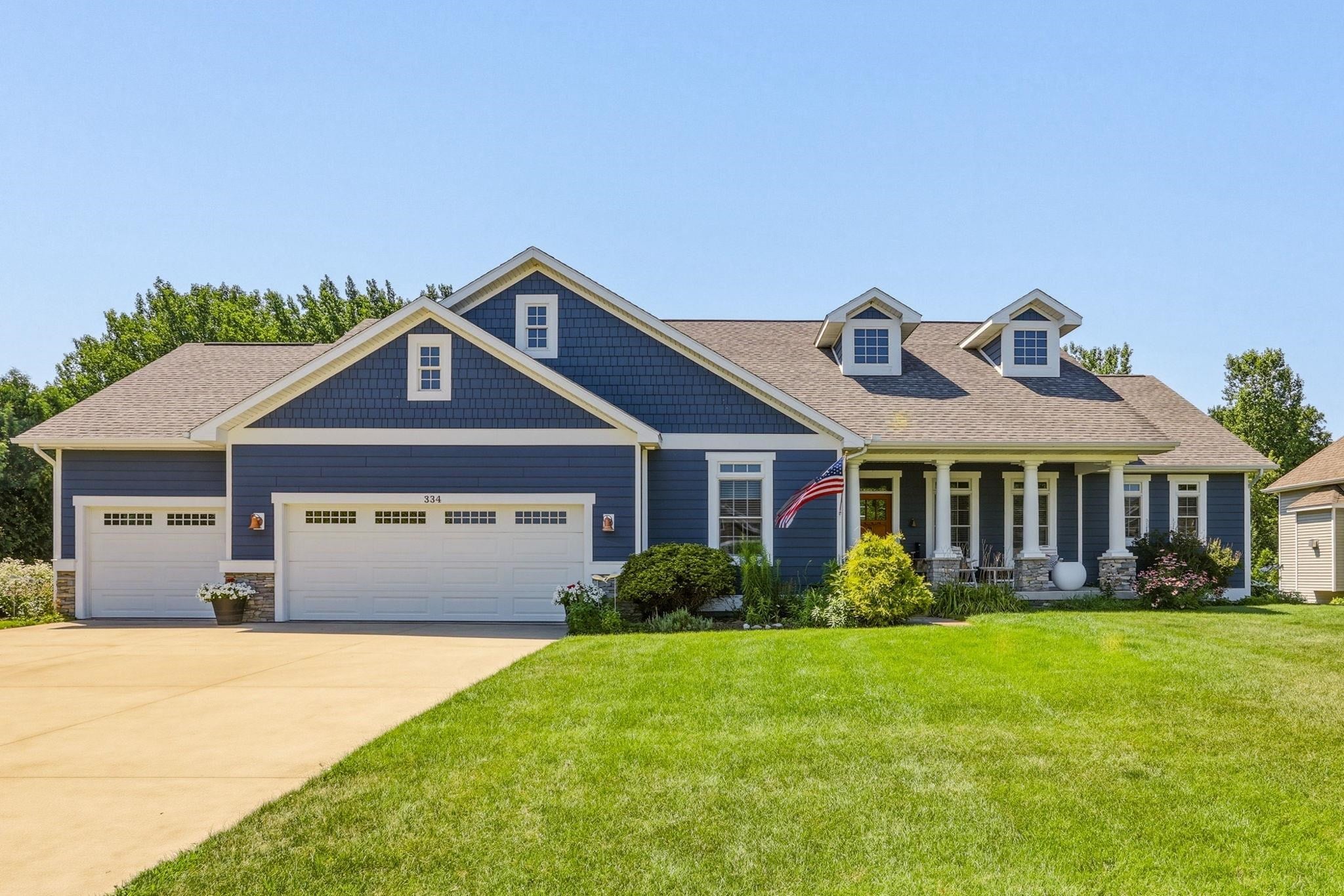 334 Queens Creek Drive — photo