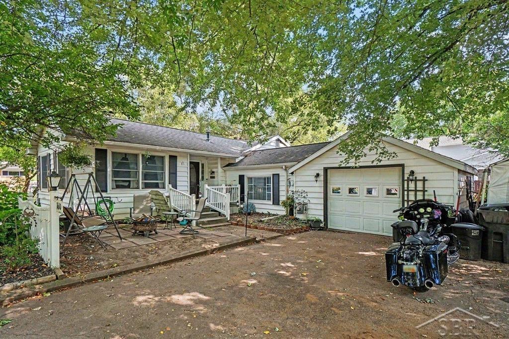 1610 E Ashman Street — photo