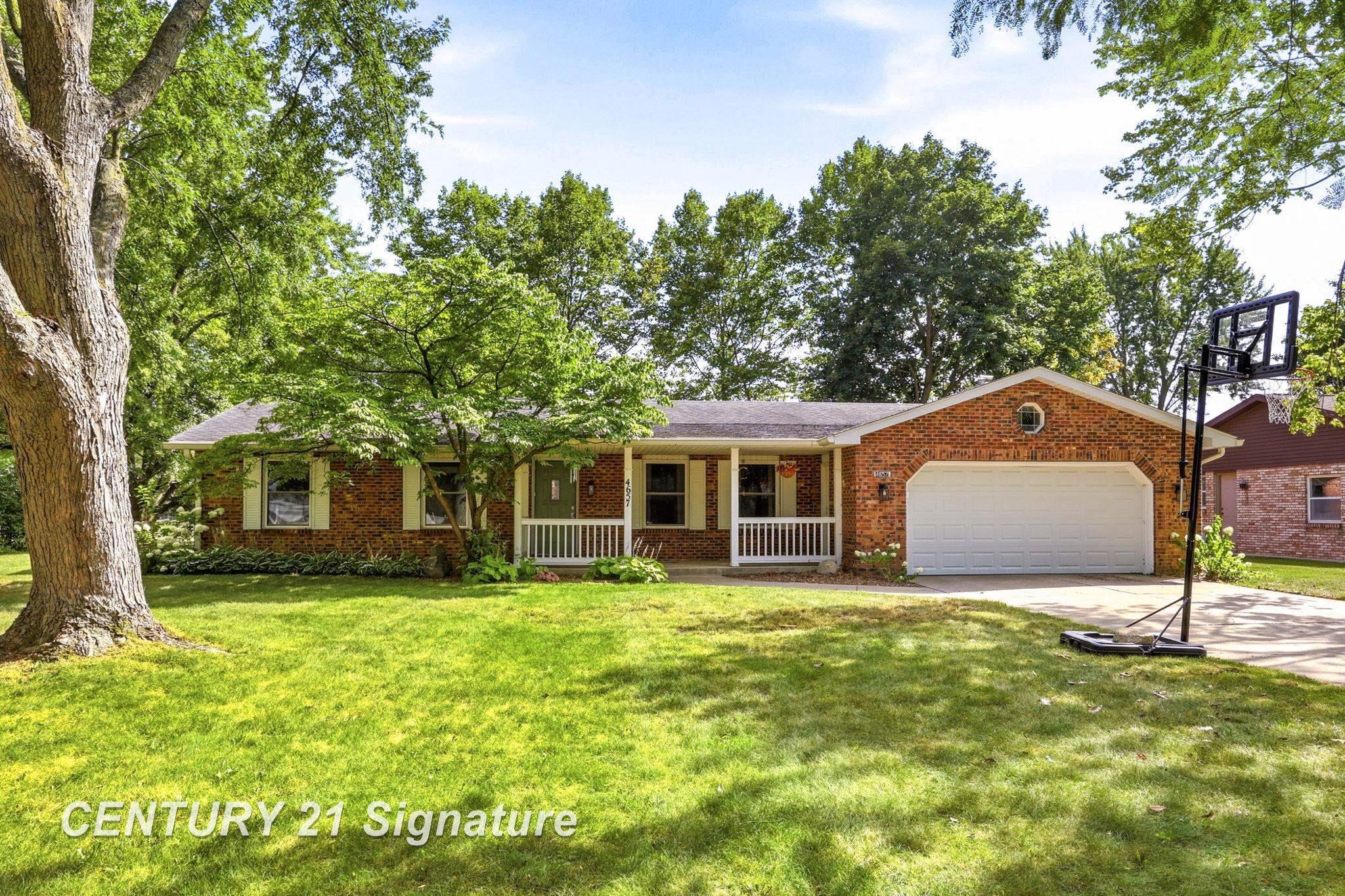 4657 Dogwood Lane — photo