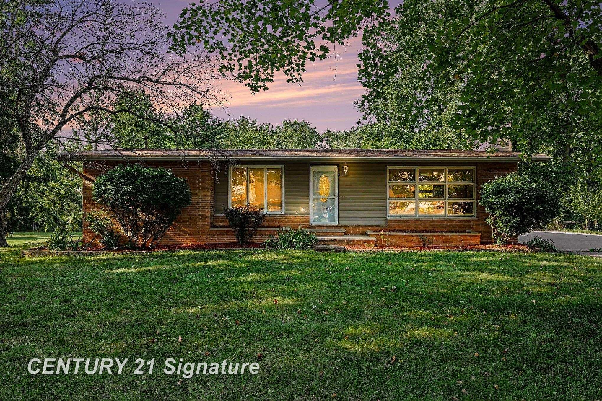 886 W Walnut Street — photo