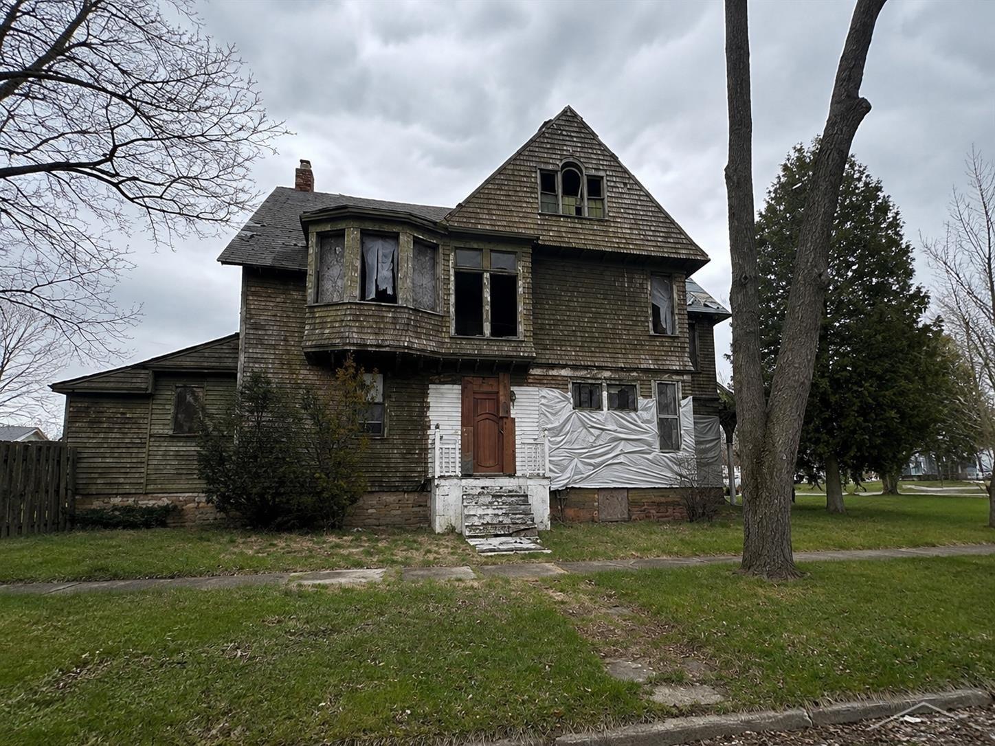 903 E Holland Street — photo